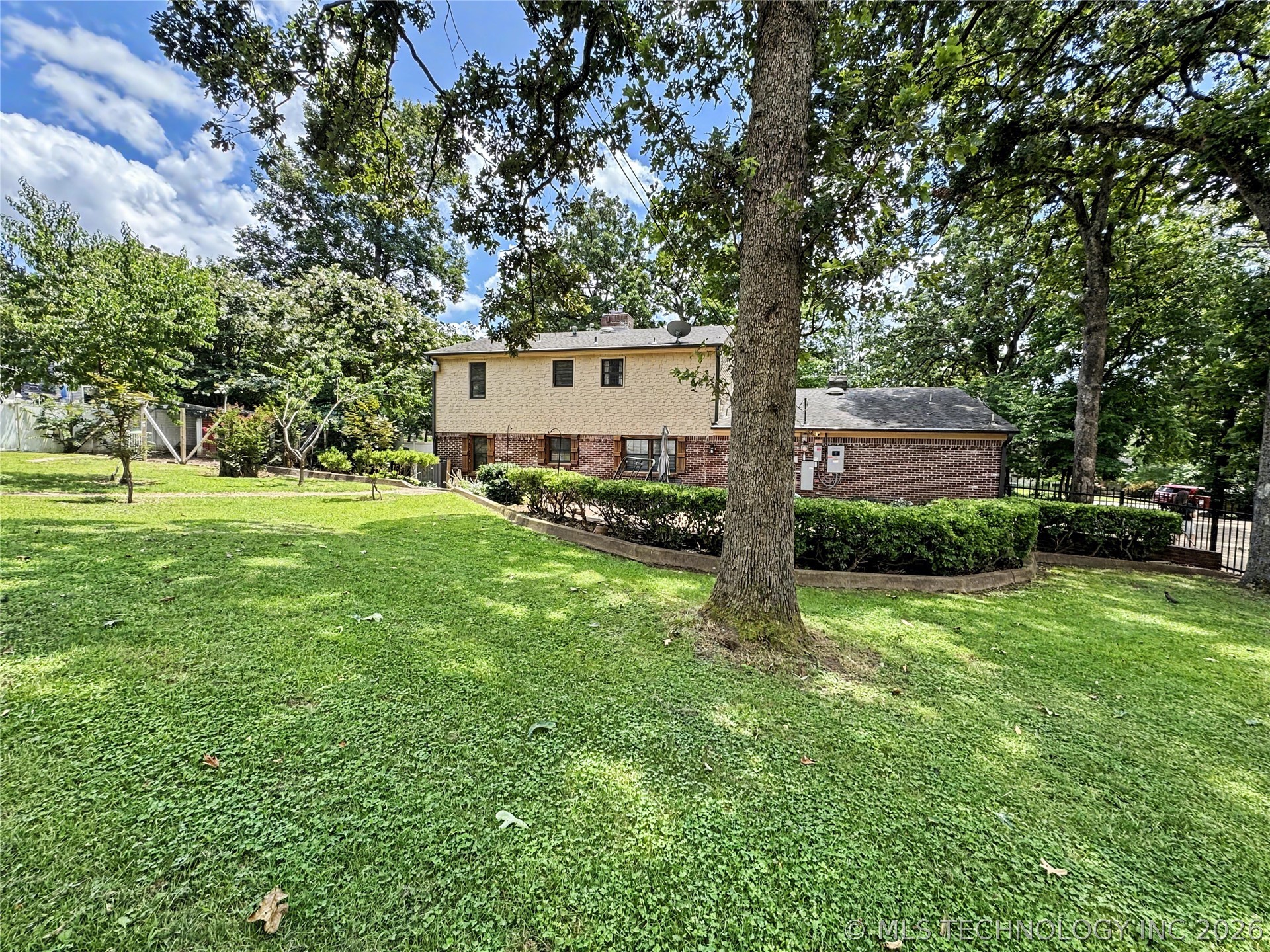 425 E Seneca Street Property Photo 84