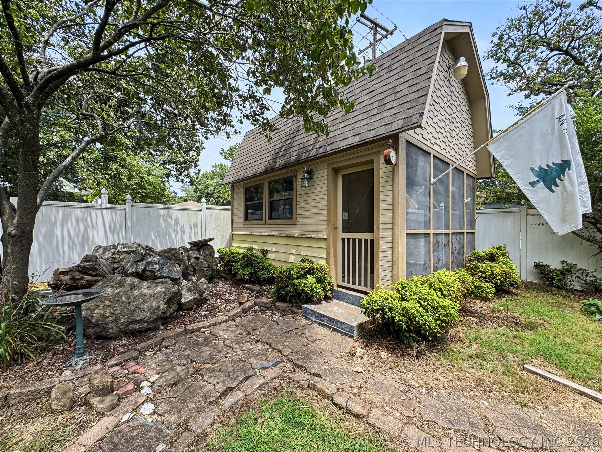 425 E Seneca Street Property Photo 86