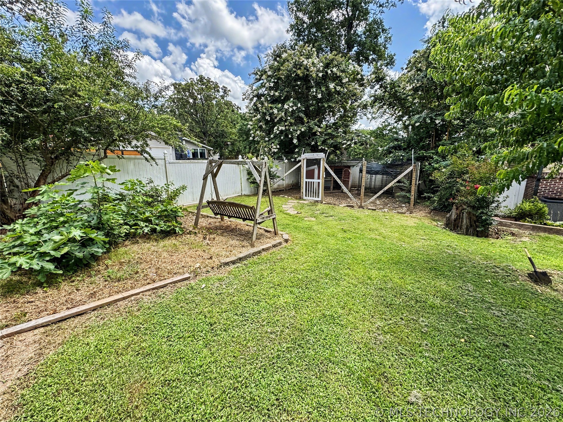 425 E Seneca Street Property Photo 89