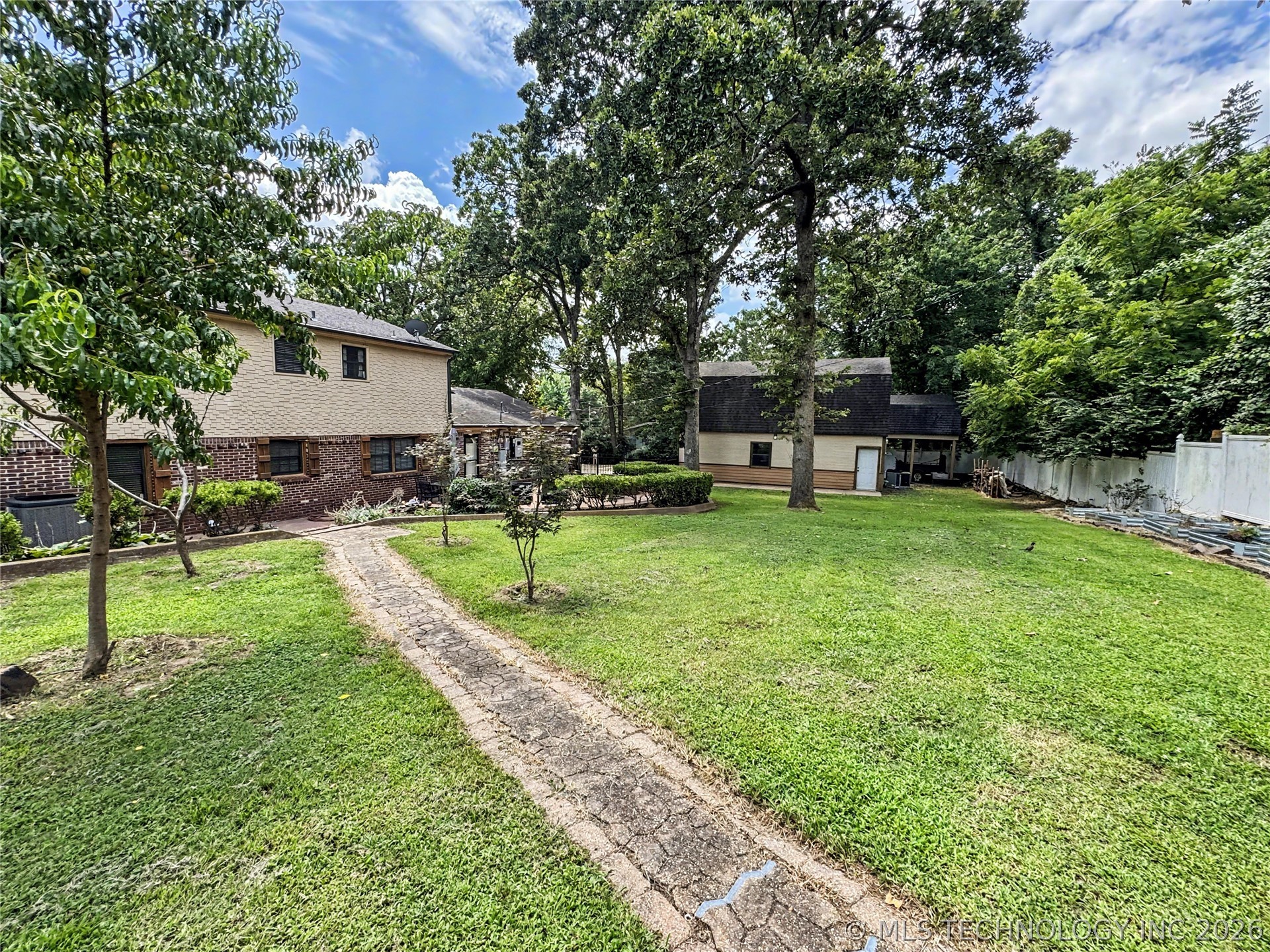 425 E Seneca Street Property Photo 90