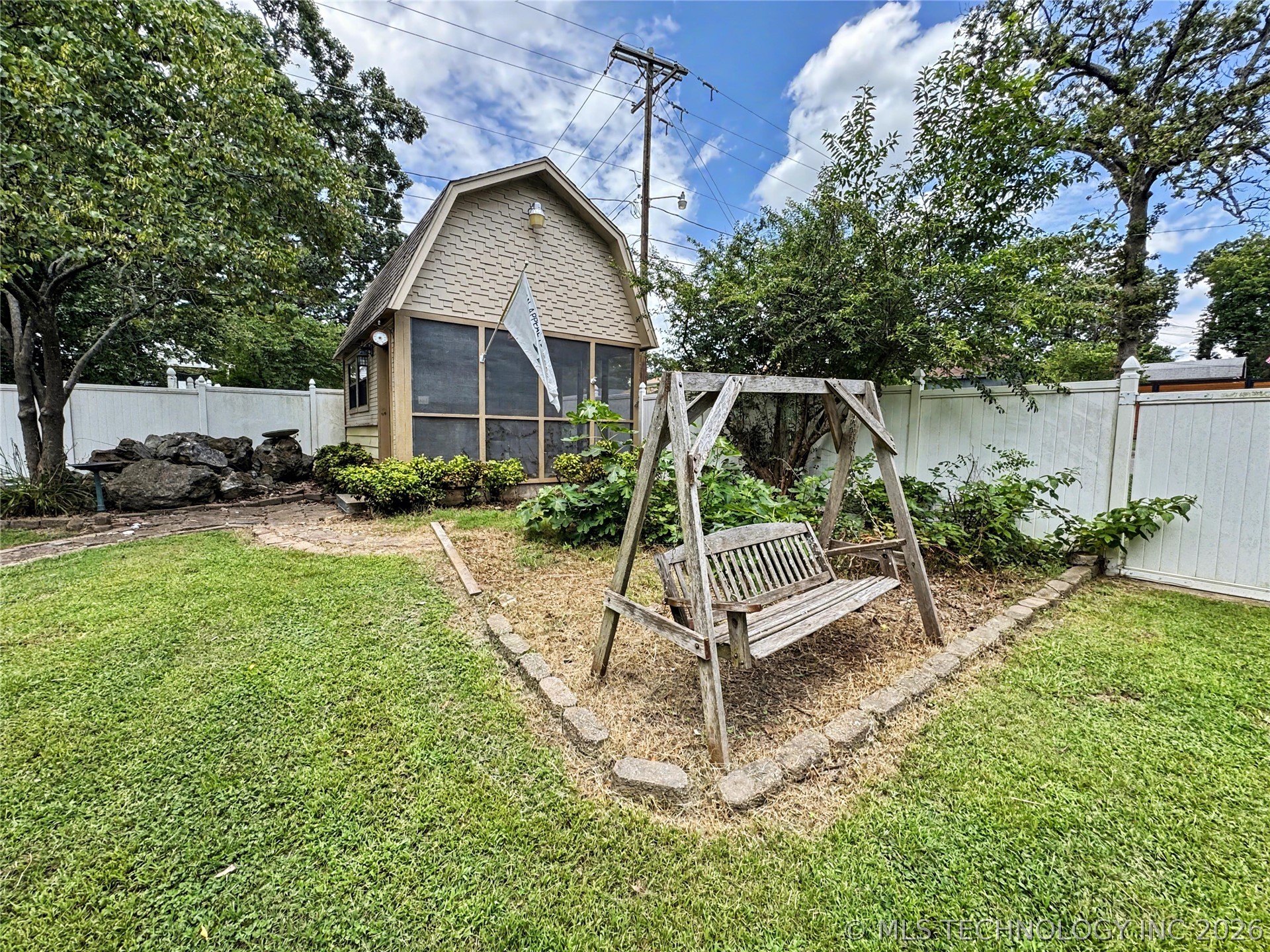 425 E Seneca Street Property Photo 91