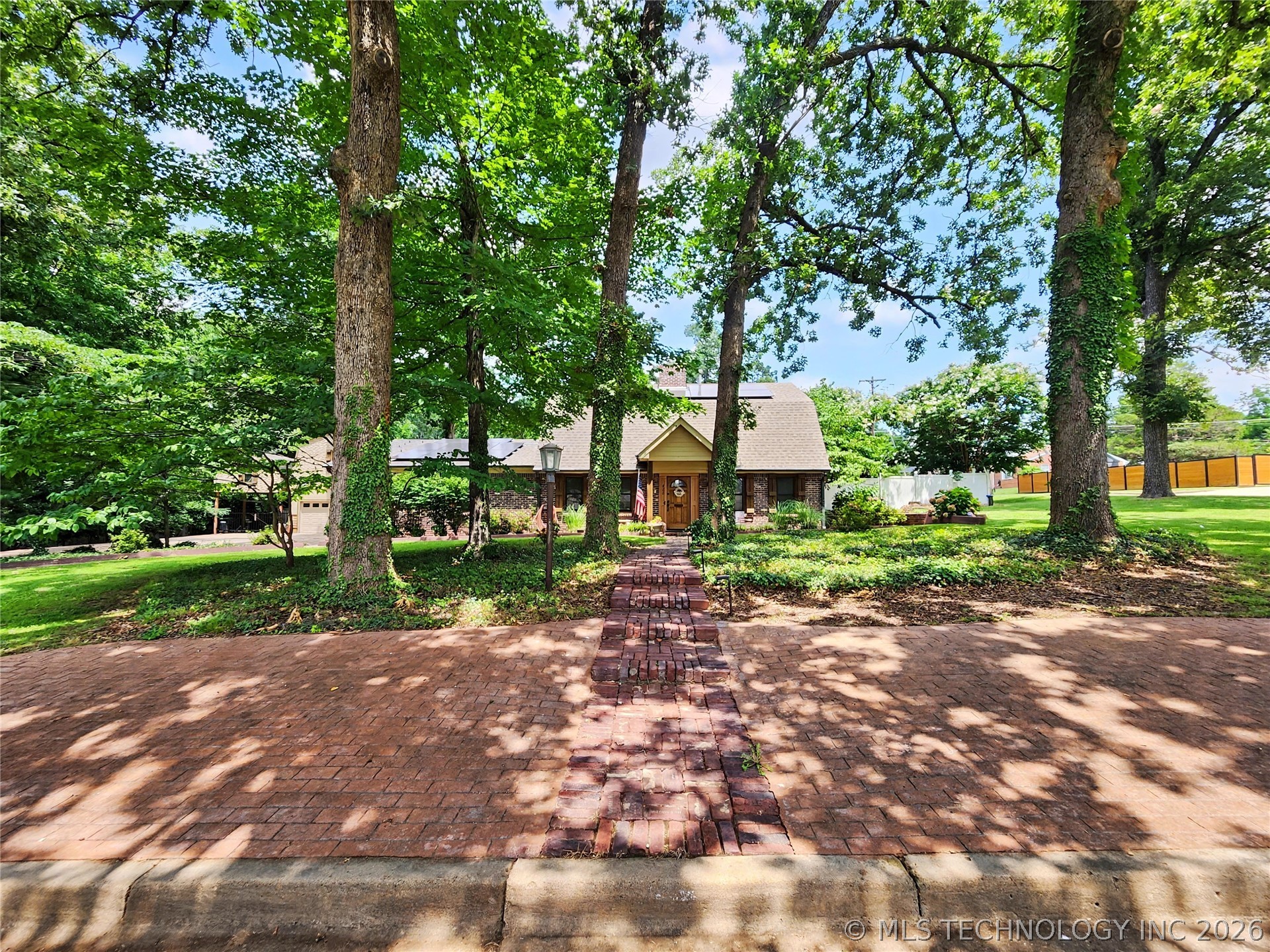 425 E Seneca Street Property Photo 95