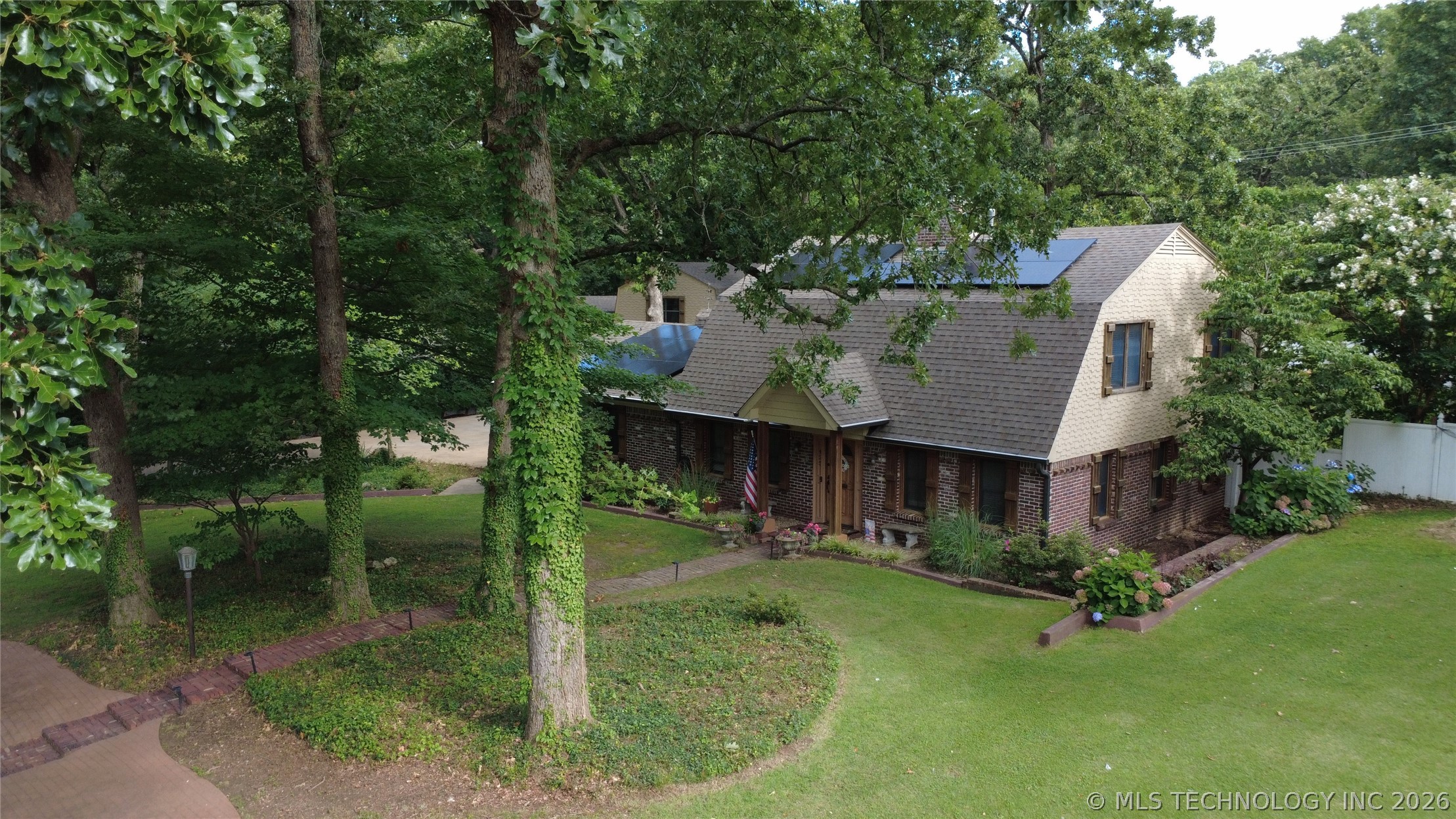 425 E Seneca Street Property Photo 97