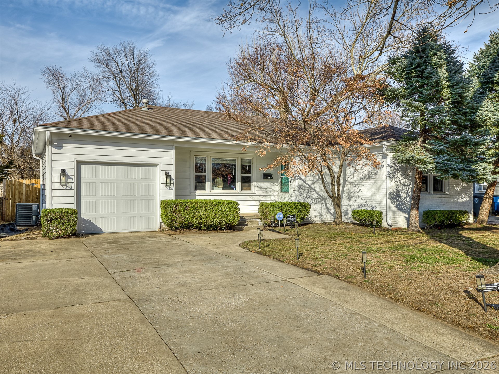 1407 E 52nd Place Property Photo 2