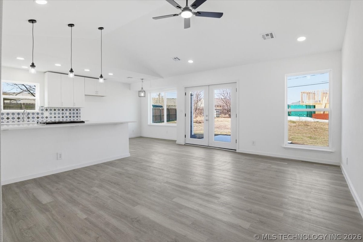 1501 W Elm Street Property Photo 5