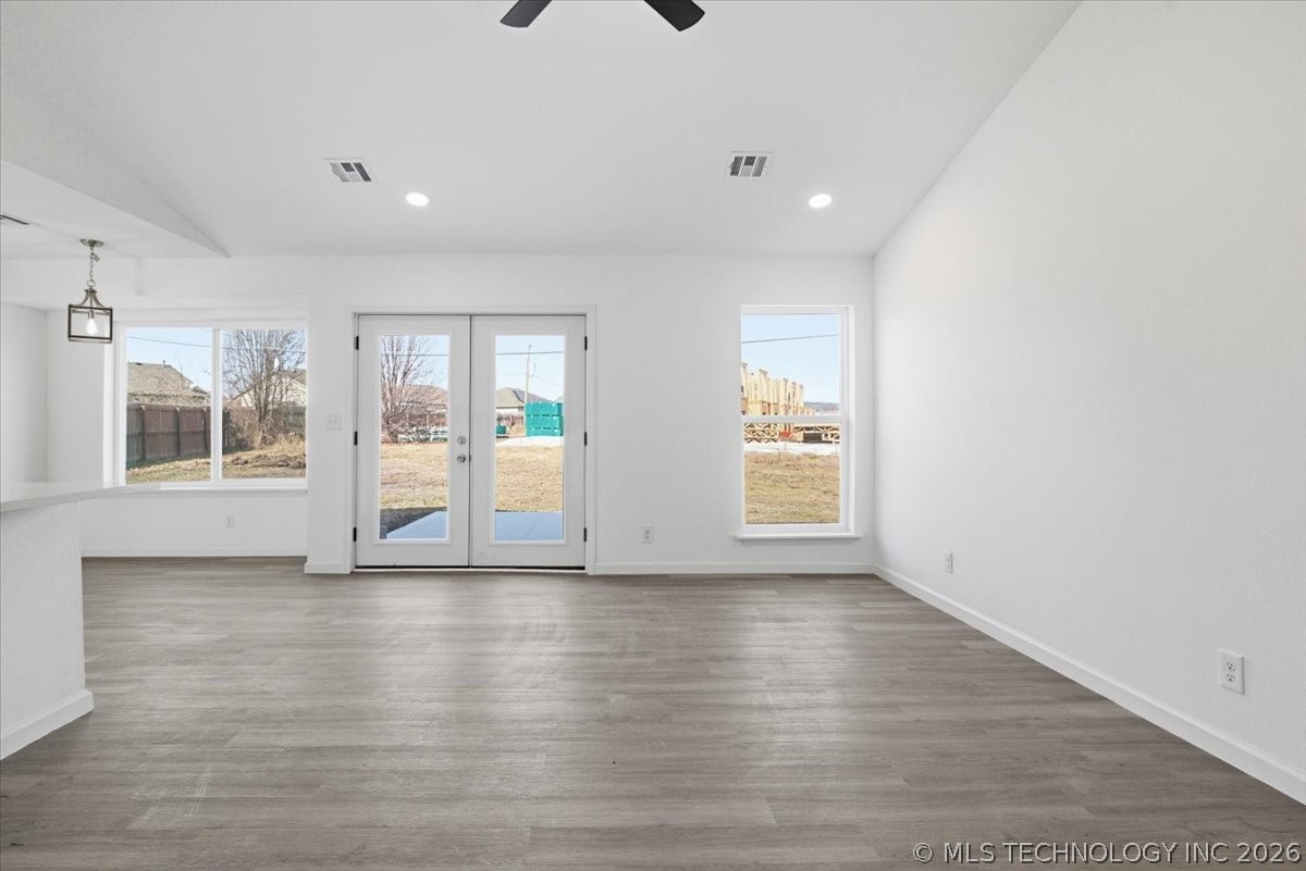 1501 W Elm Street Property Photo 7