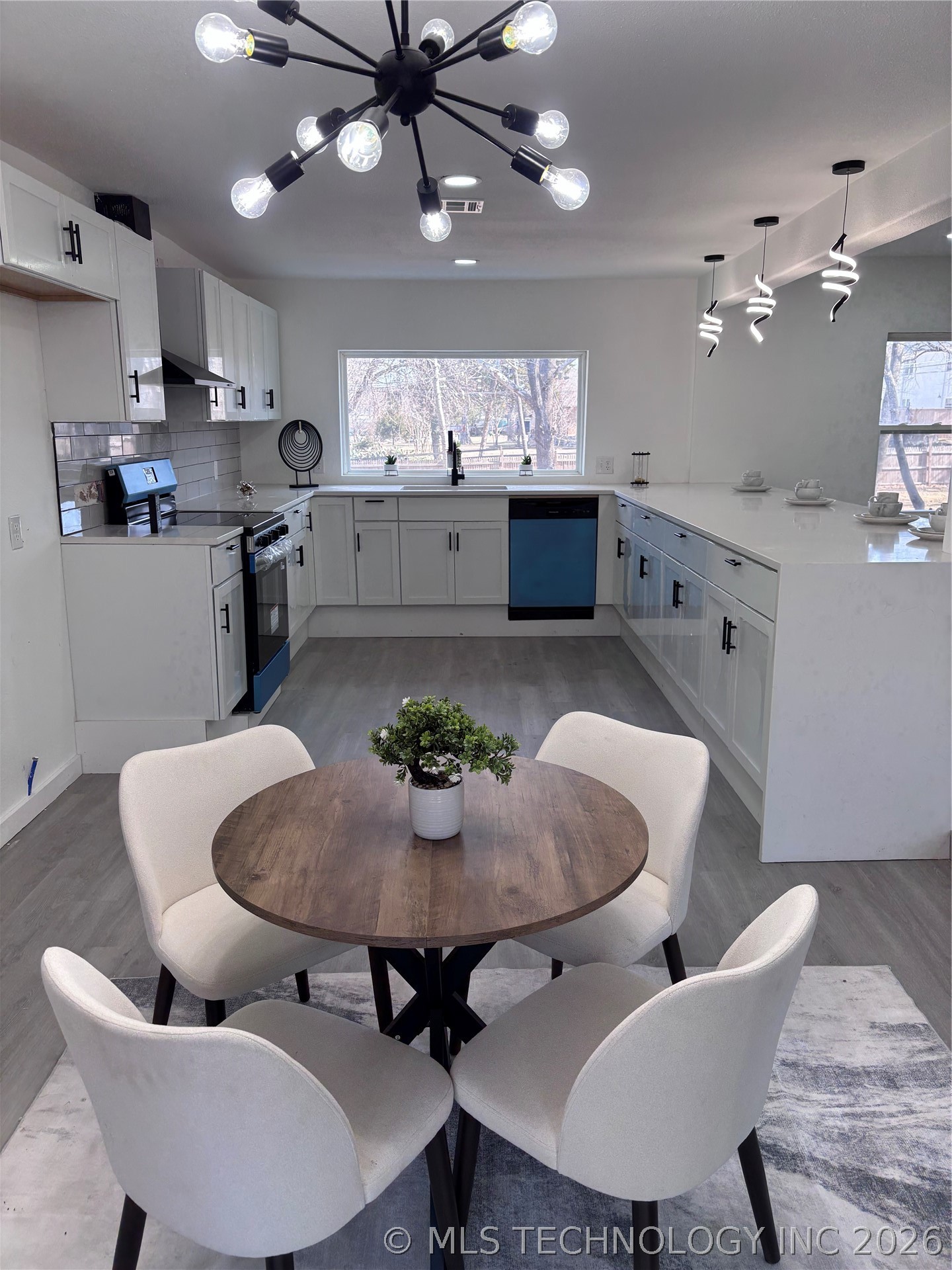 1760 S 79th East Avenue Property Photo 4