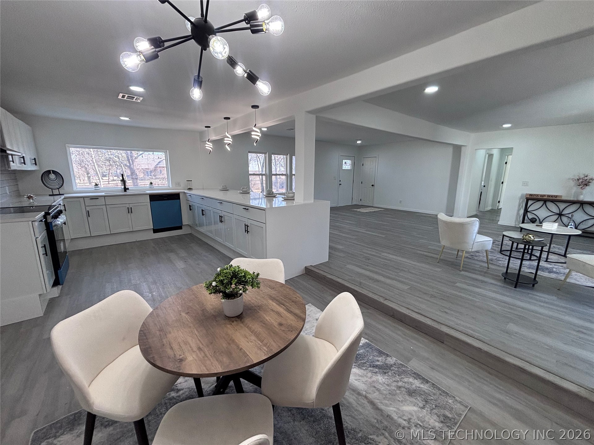 1760 S 79th East Avenue Property Photo 5