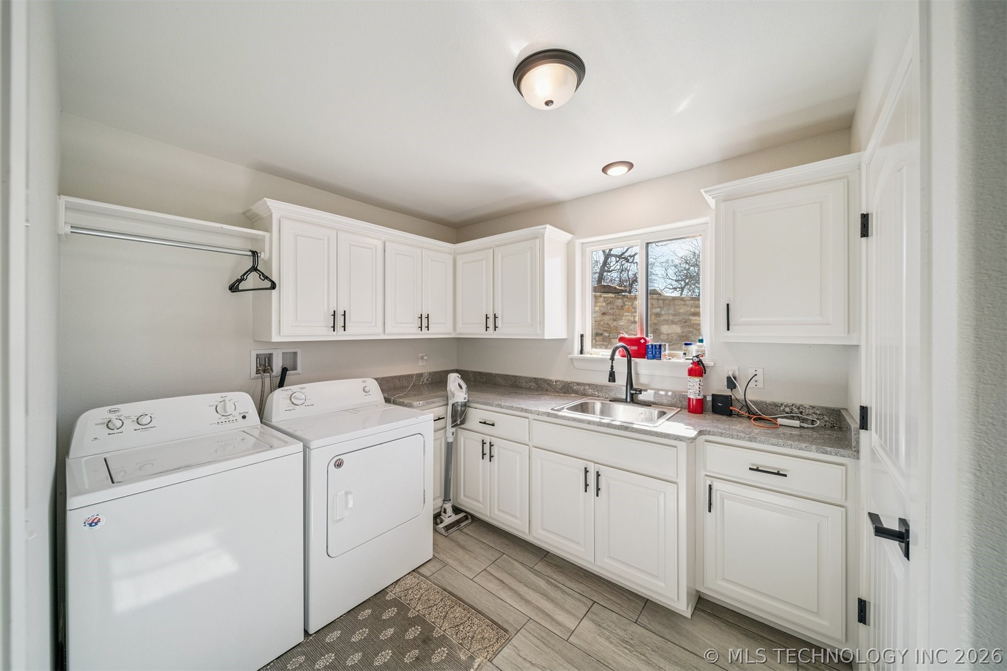 15040 Scenic Circle Property Photo 25