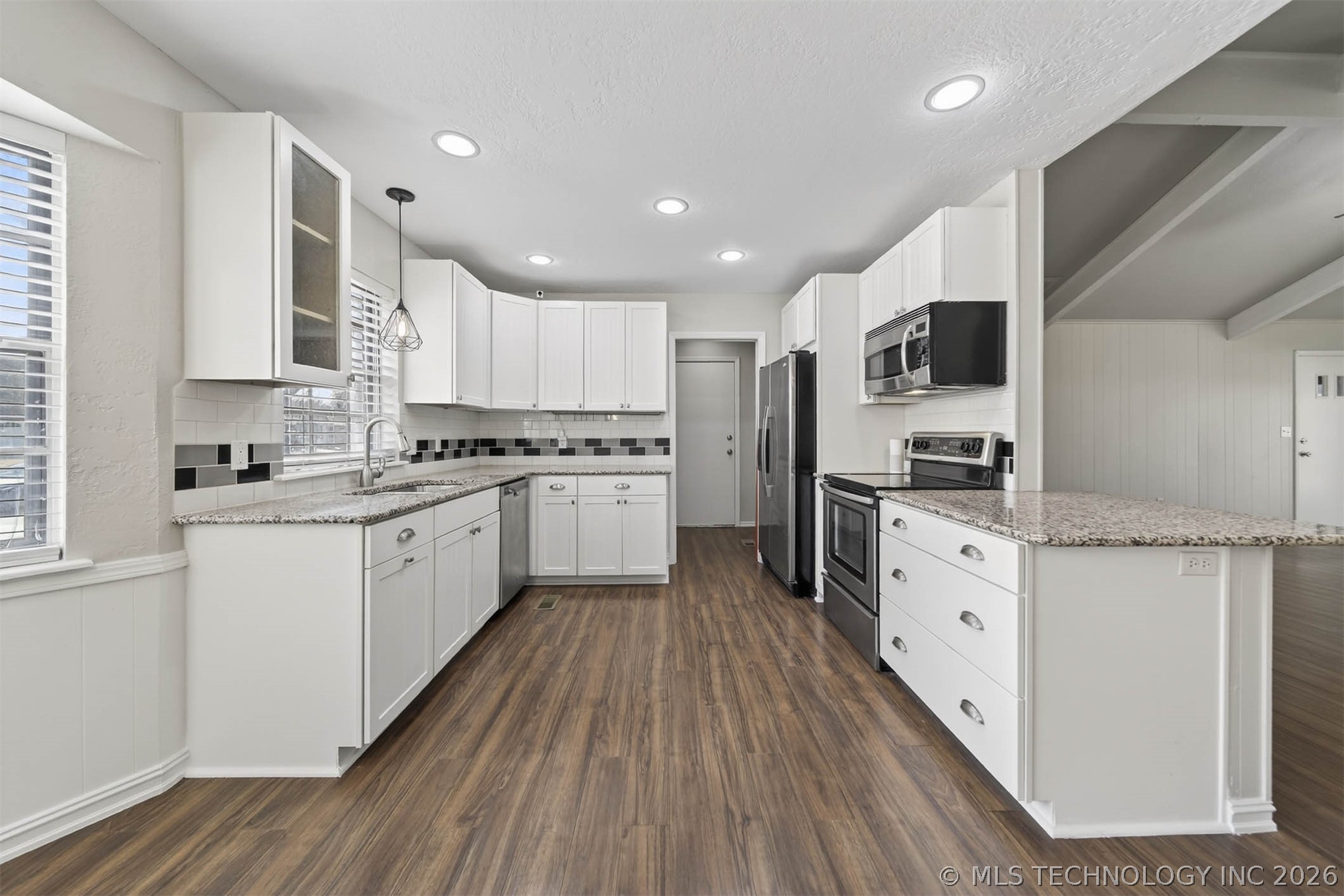 1108 S Poplar Avenue Property Photo 12