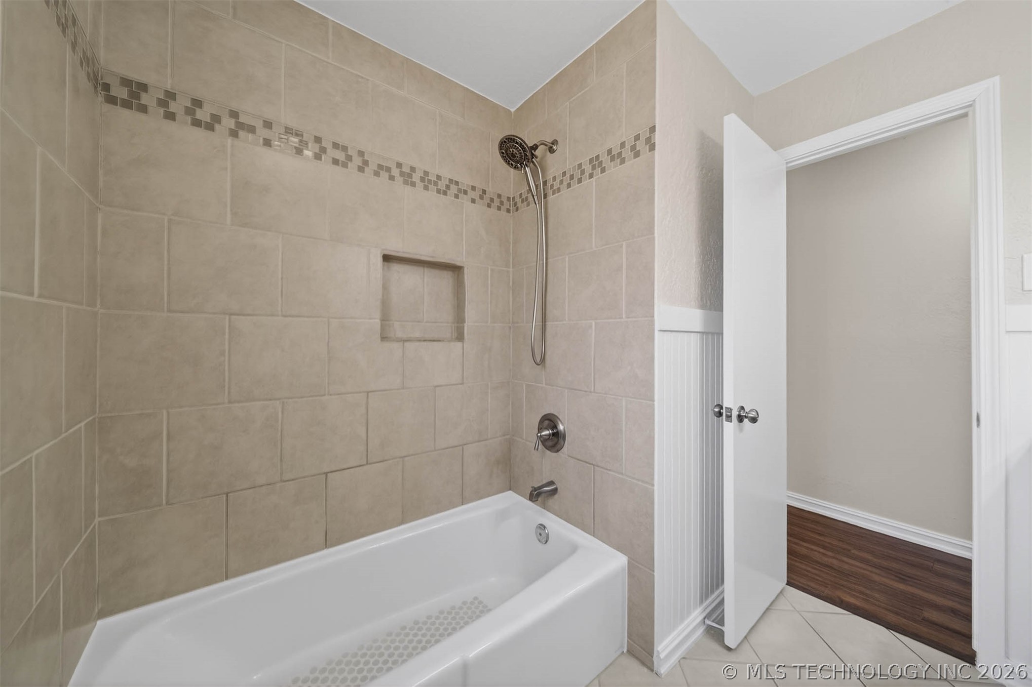 1108 S Poplar Avenue Property Photo 26