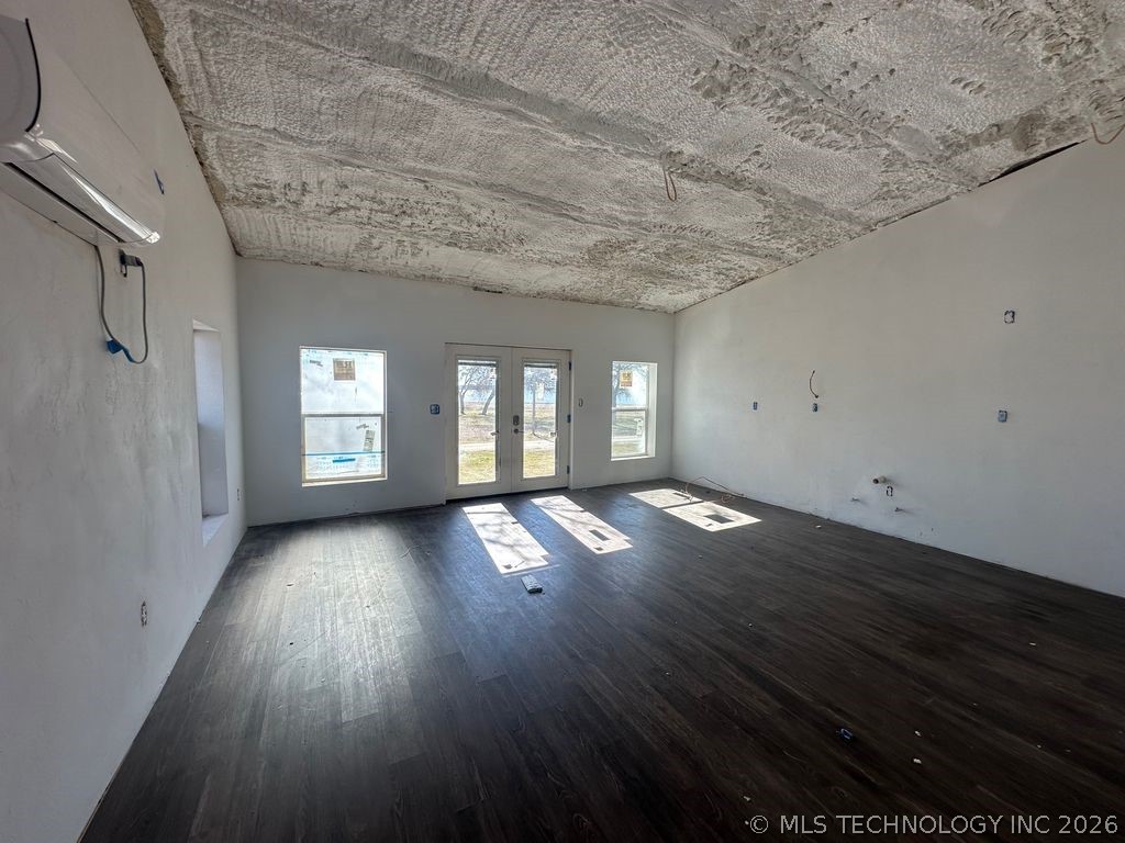 13870 Sherry Lane Property Photo 9