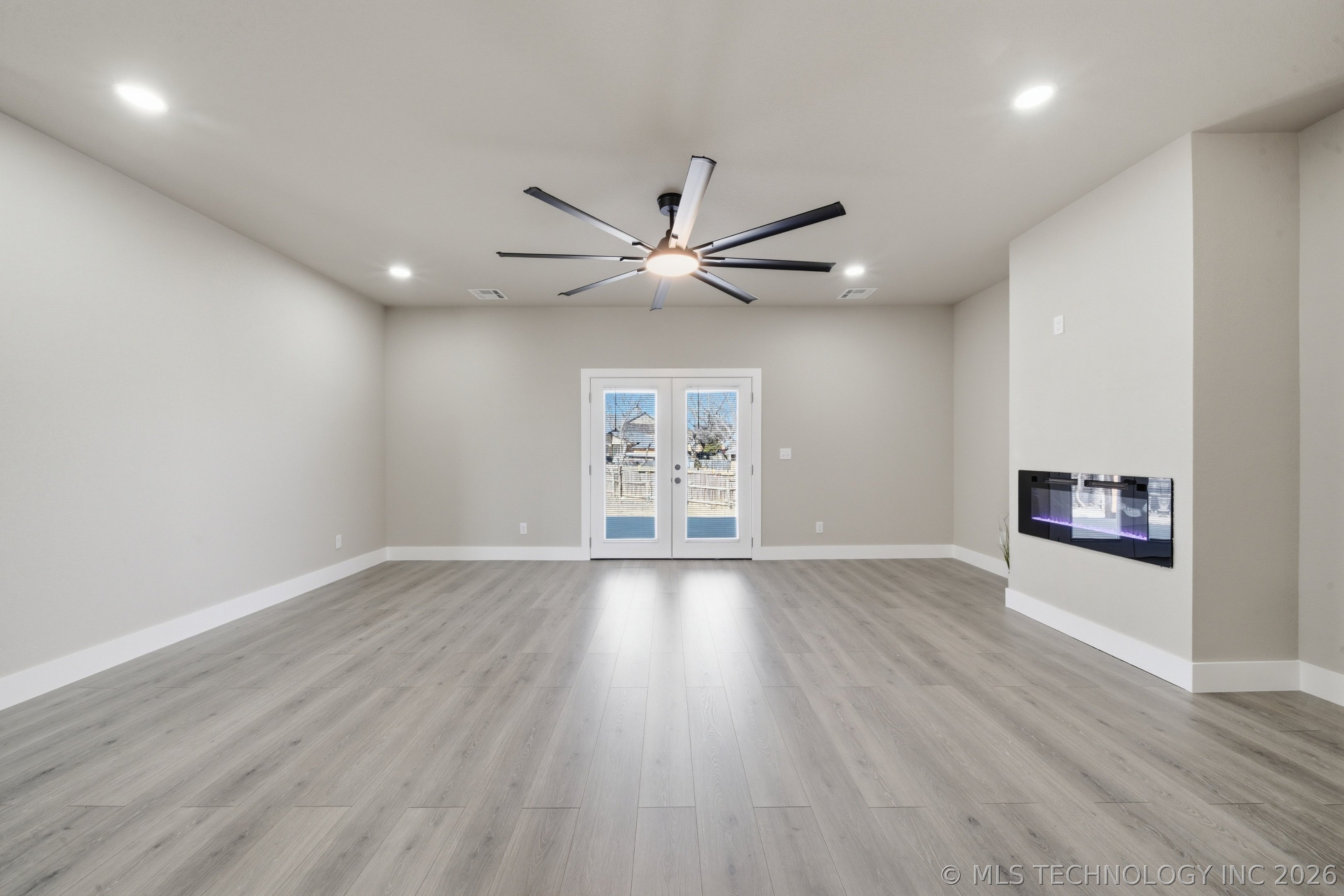 13801 E 32nd Street Property Photo 8