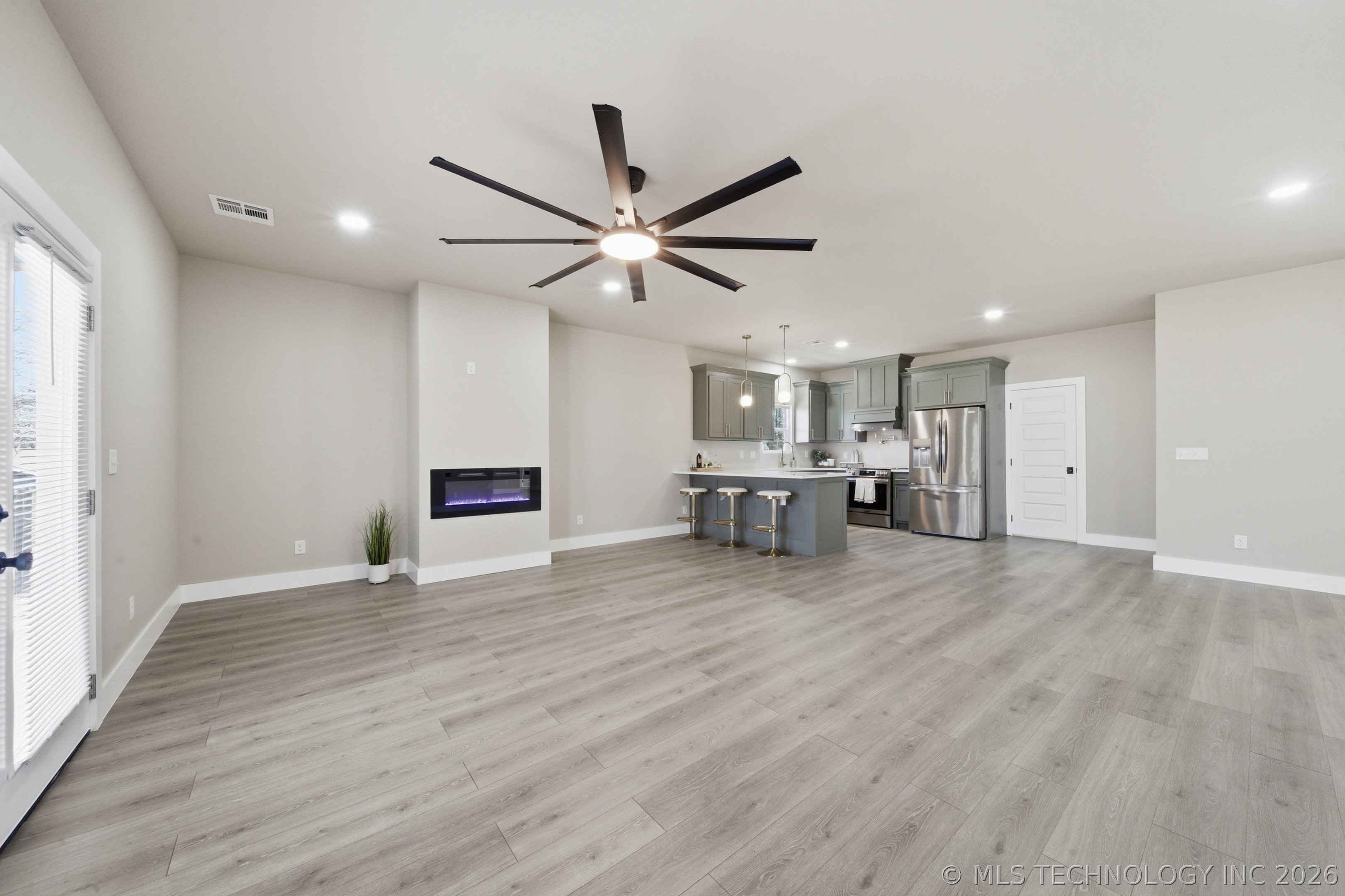 13801 E 32nd Street Property Photo 9