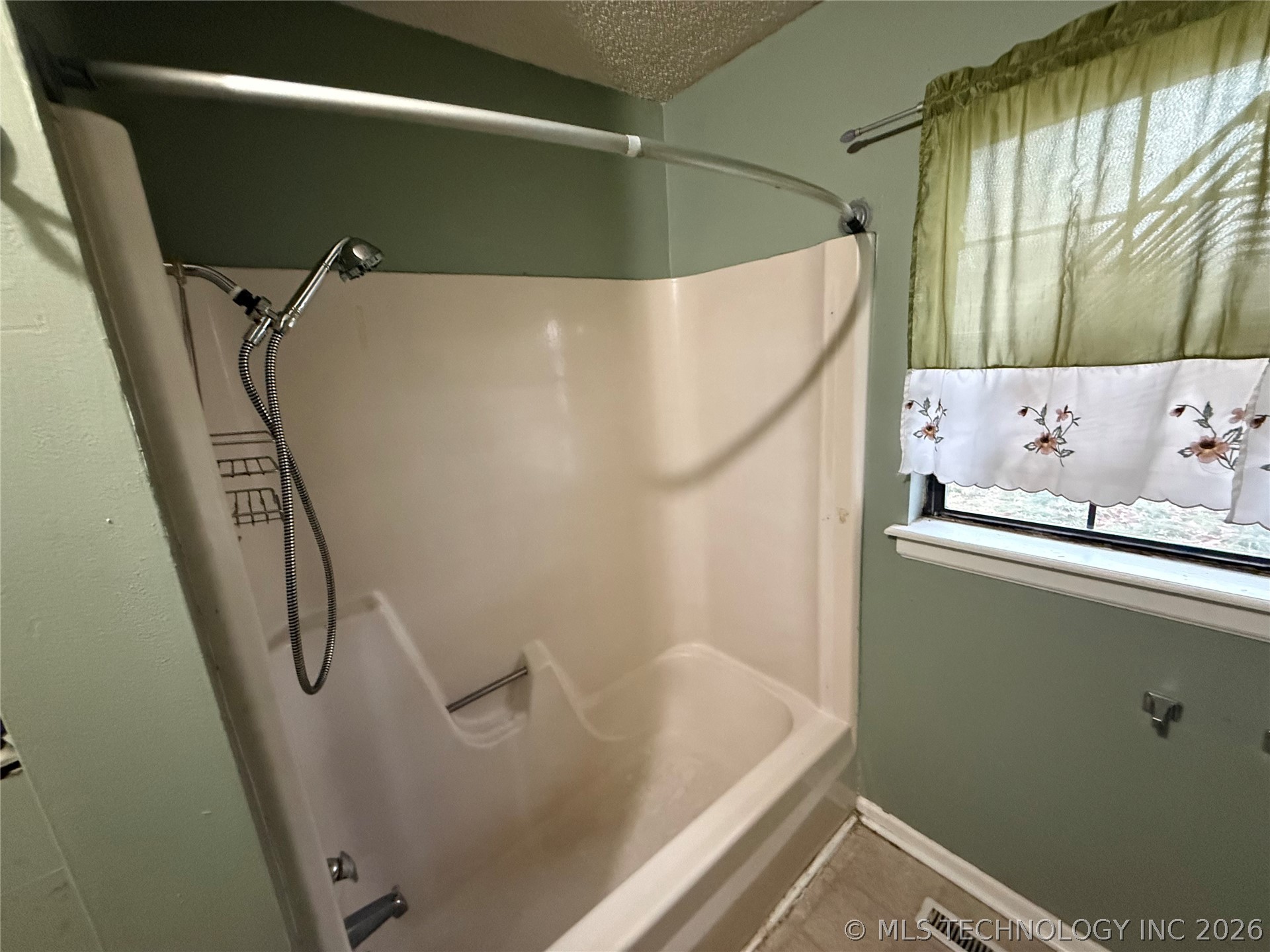 205 W Ragan Street Property Photo 8