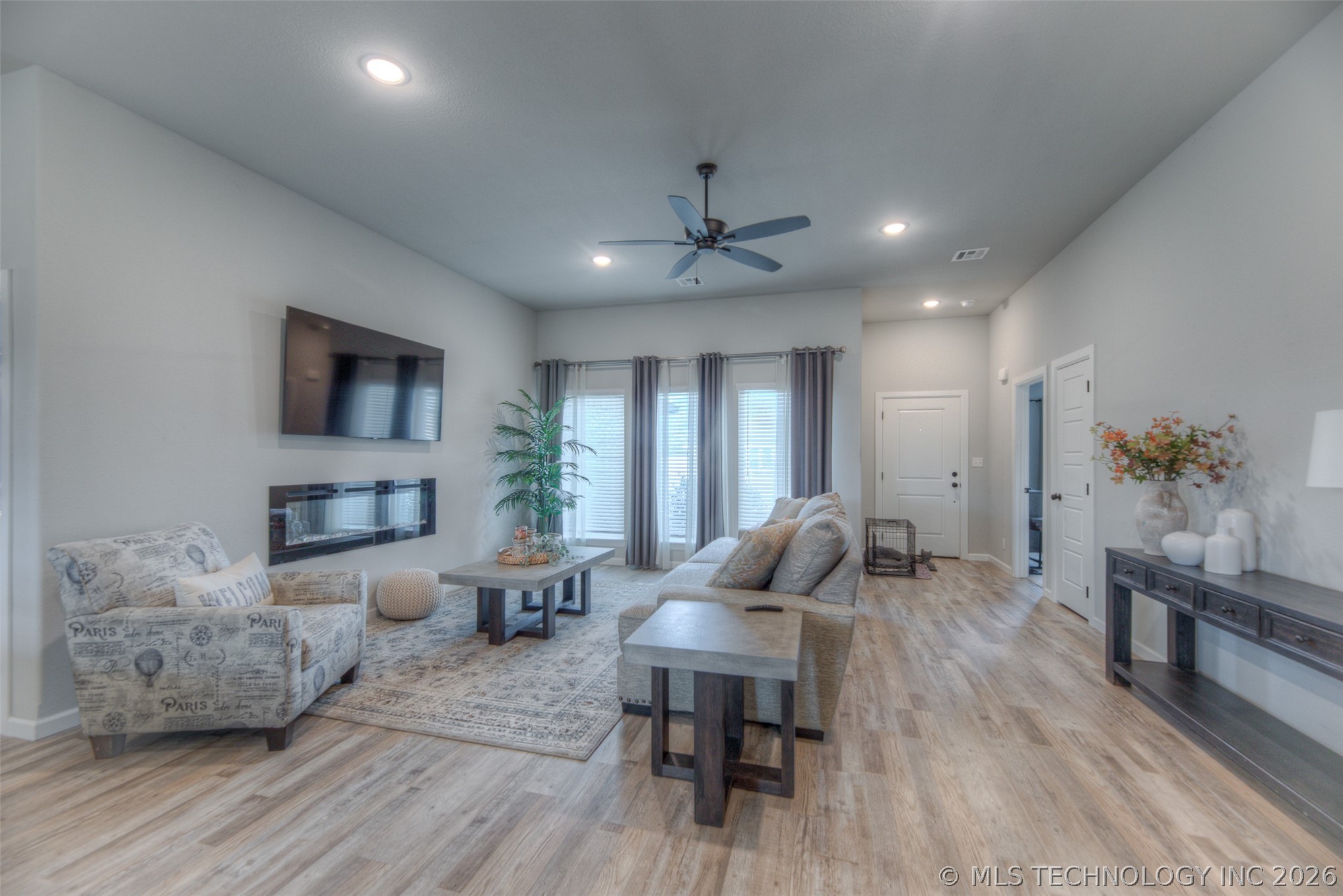 1422 E 149th Place S Property Photo 3