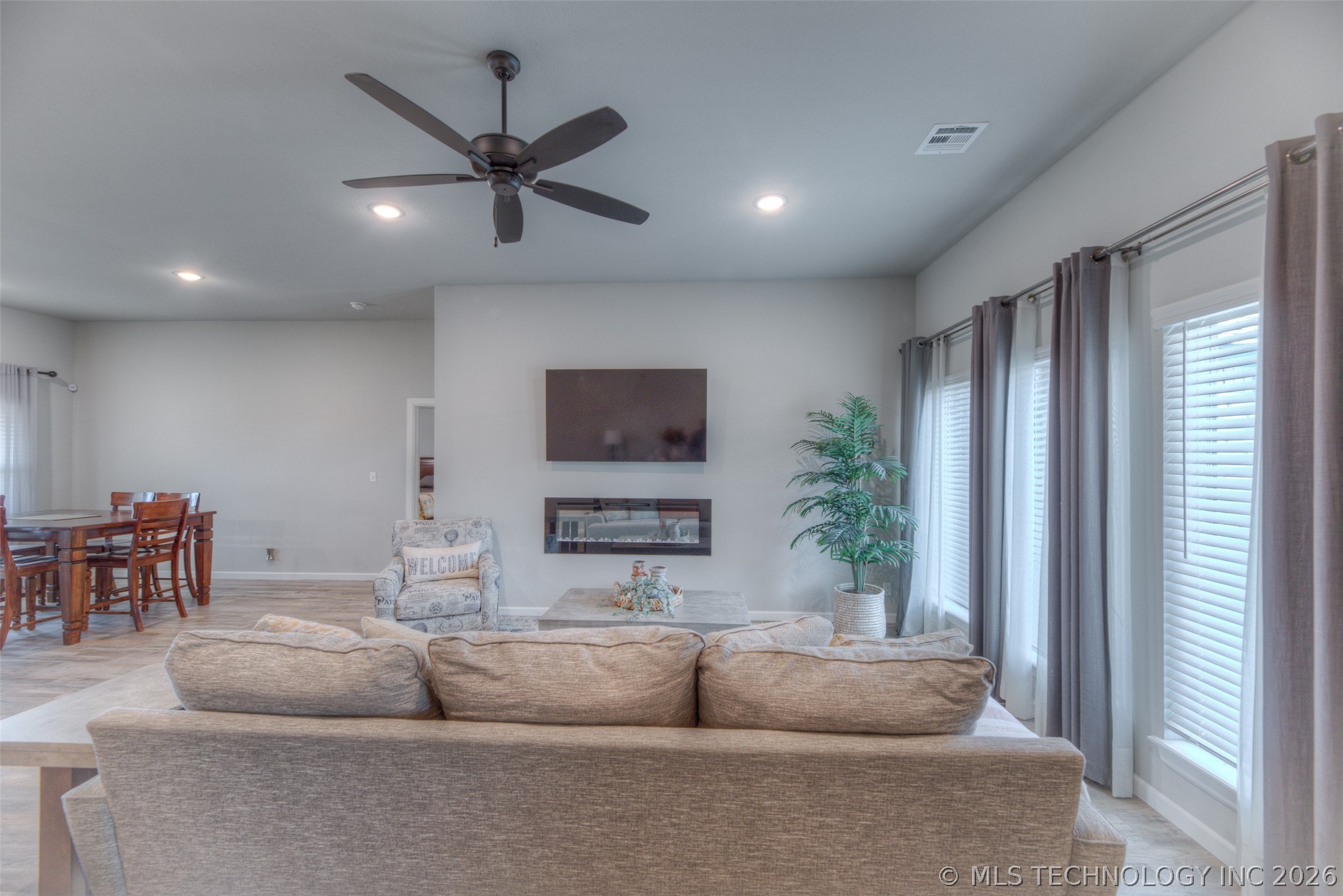 1422 E 149th Place S Property Photo 4