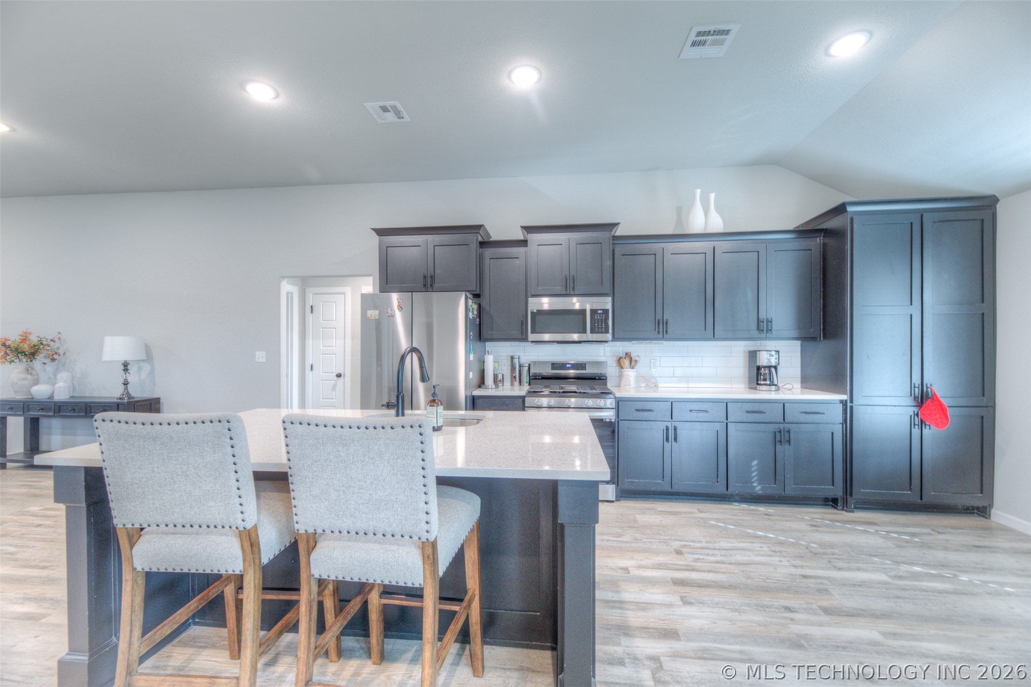 1422 E 149th Place S Property Photo 6