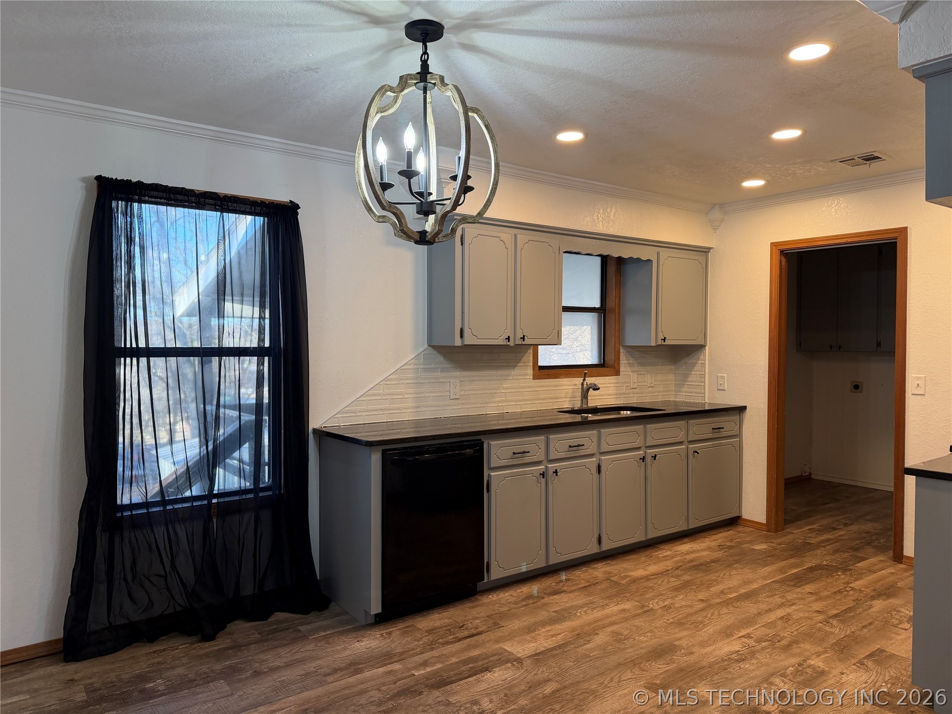 203 E Cedar Avenue Property Photo 10