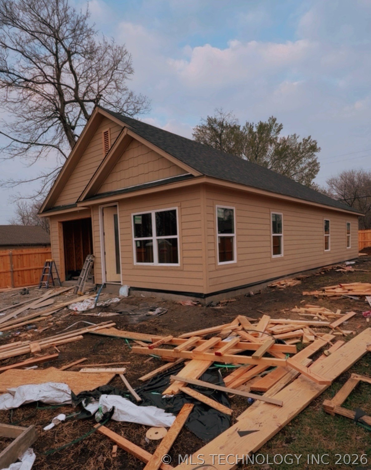 2201 N Lewis Place Property Photo 5