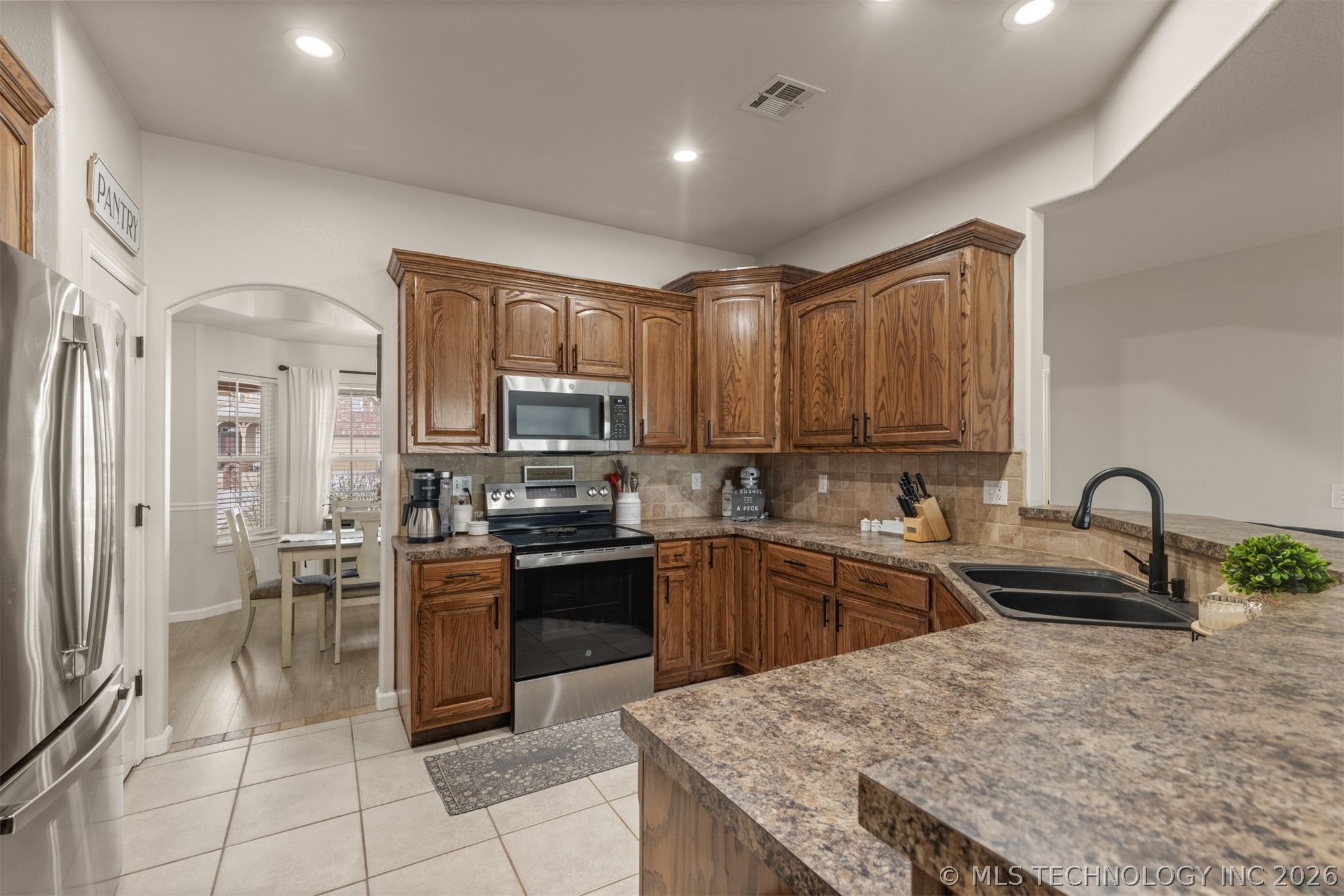 13556 S 235th East Avenue Property Photo 14