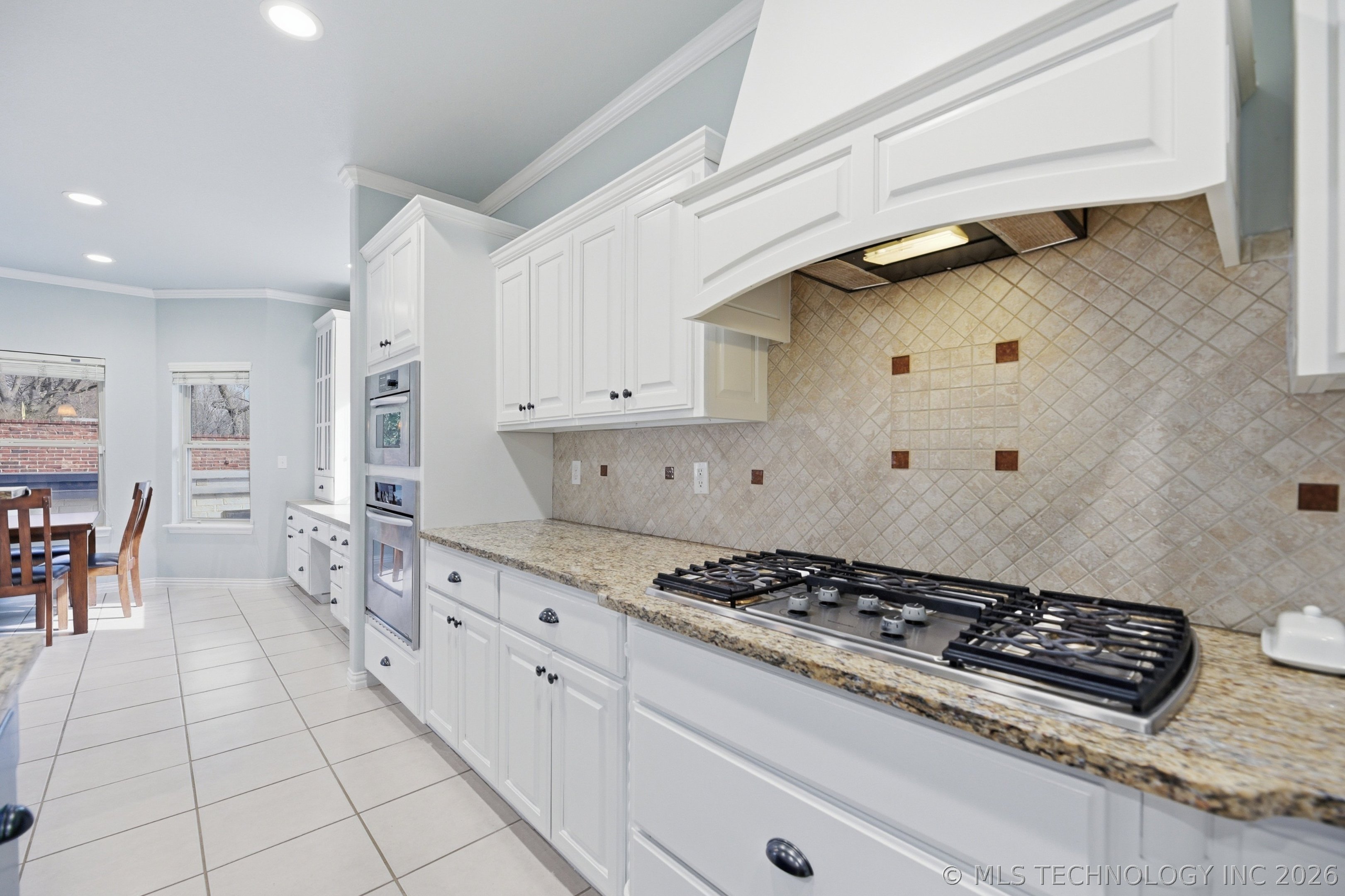 7725 S Frisco Avenue Property Photo 8