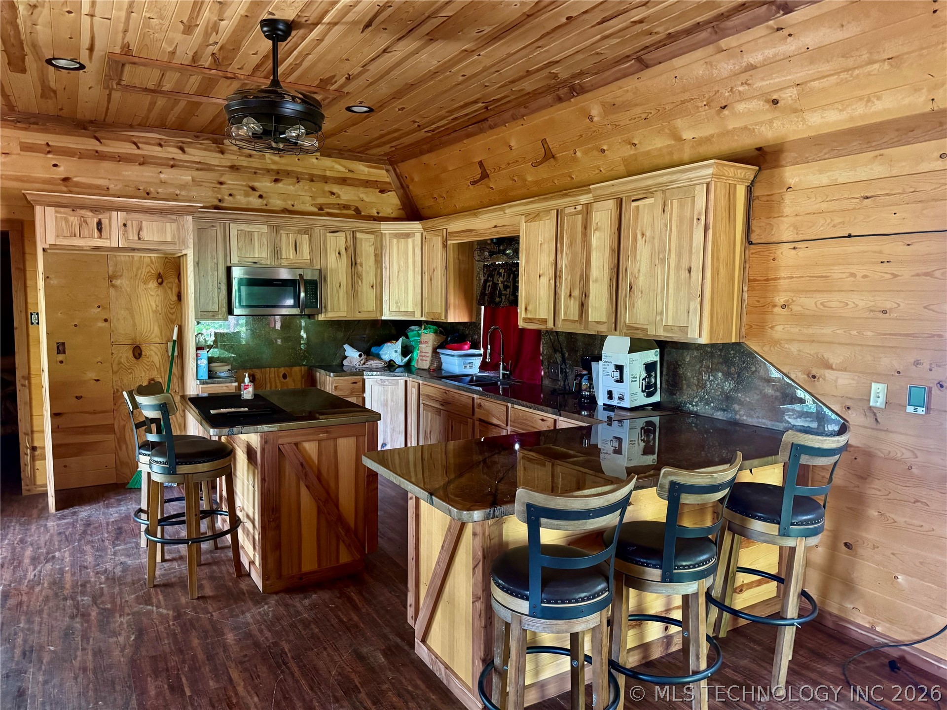 1942 E 1970 Road Property Photo 8