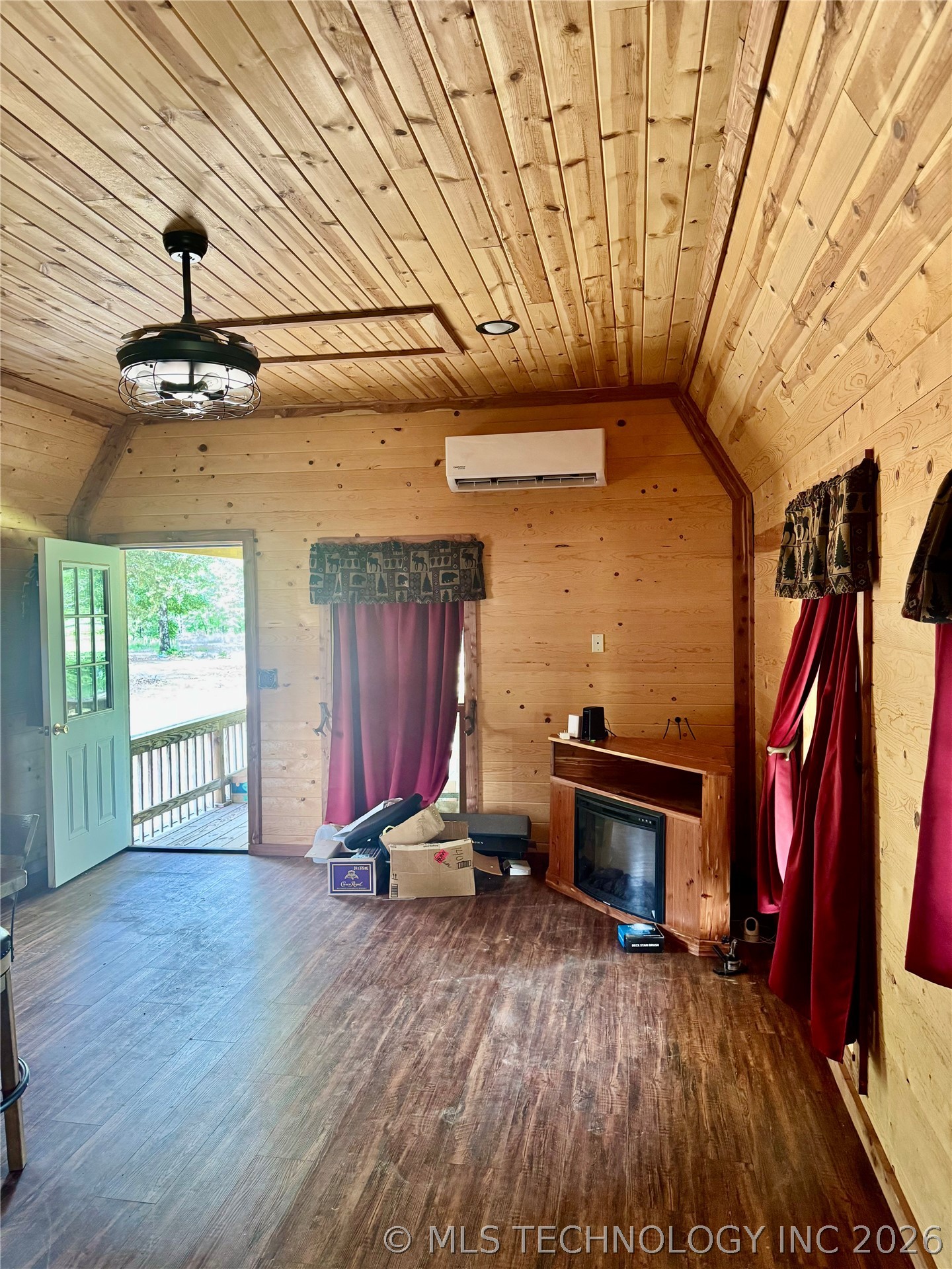 1942 E 1970 Road Property Photo 9