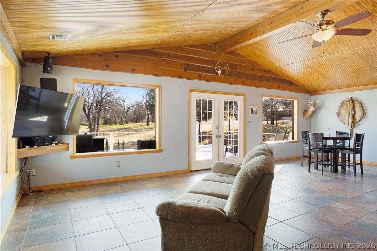 4410 Lakeshore Property Photo 19