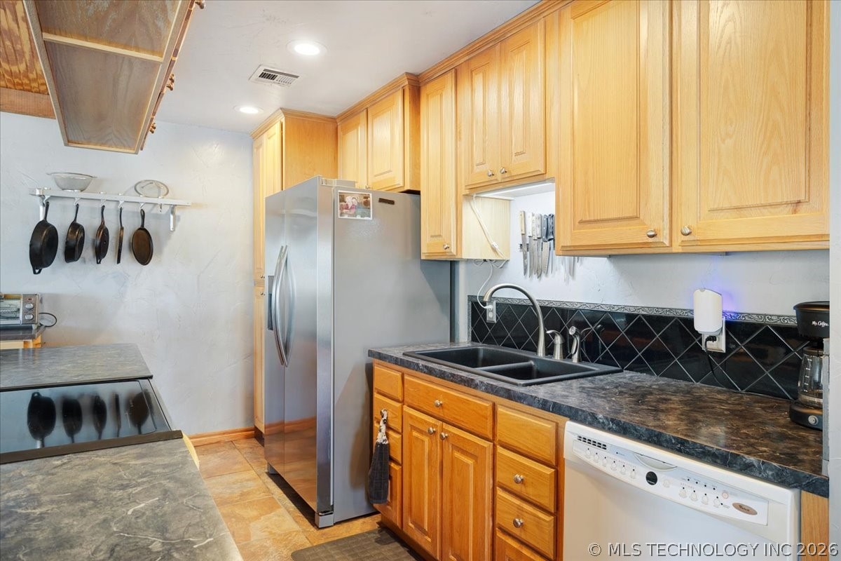 4410 Lakeshore Property Photo 24