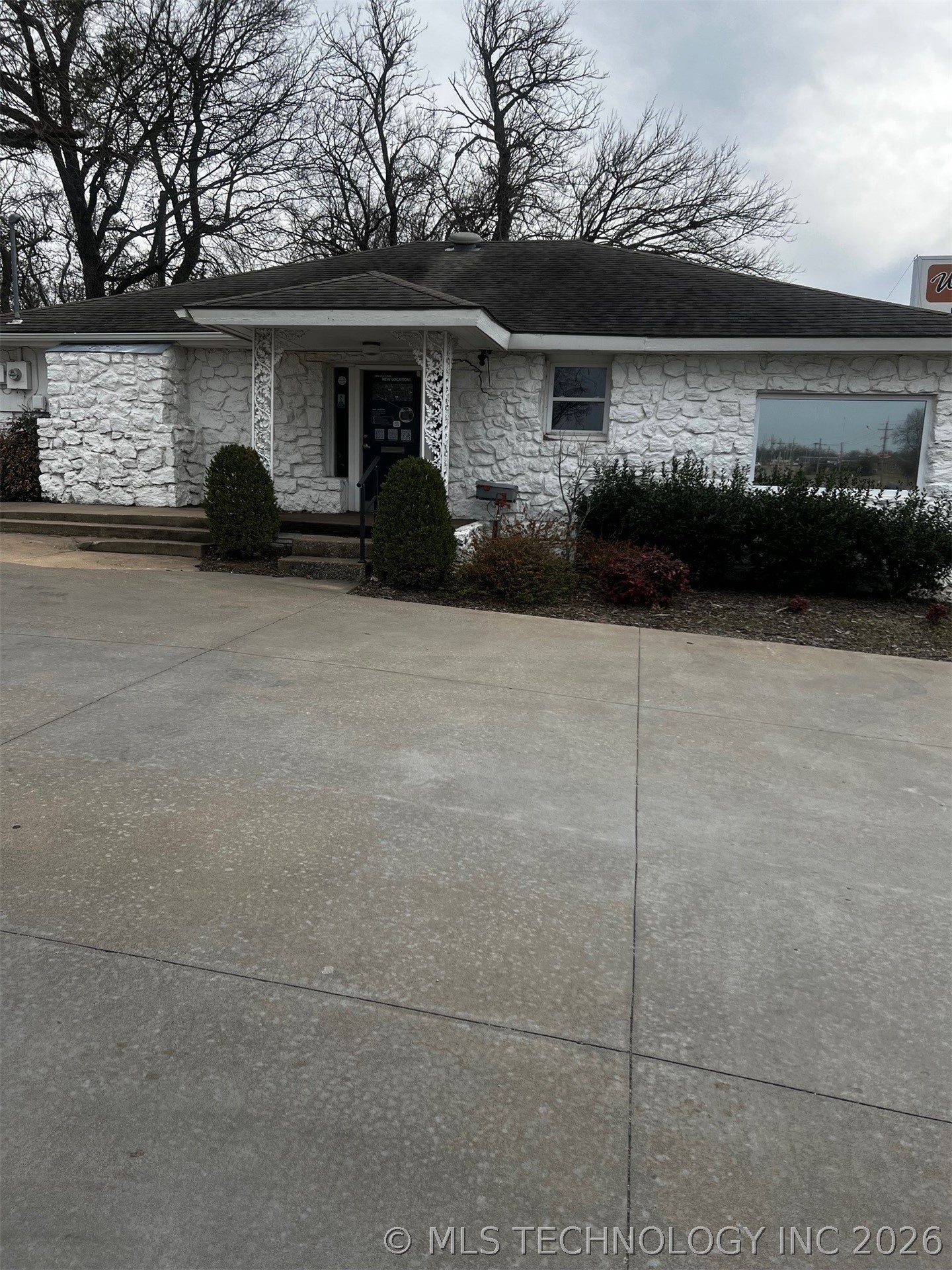 412 N Elm Avenue Property Photo 1