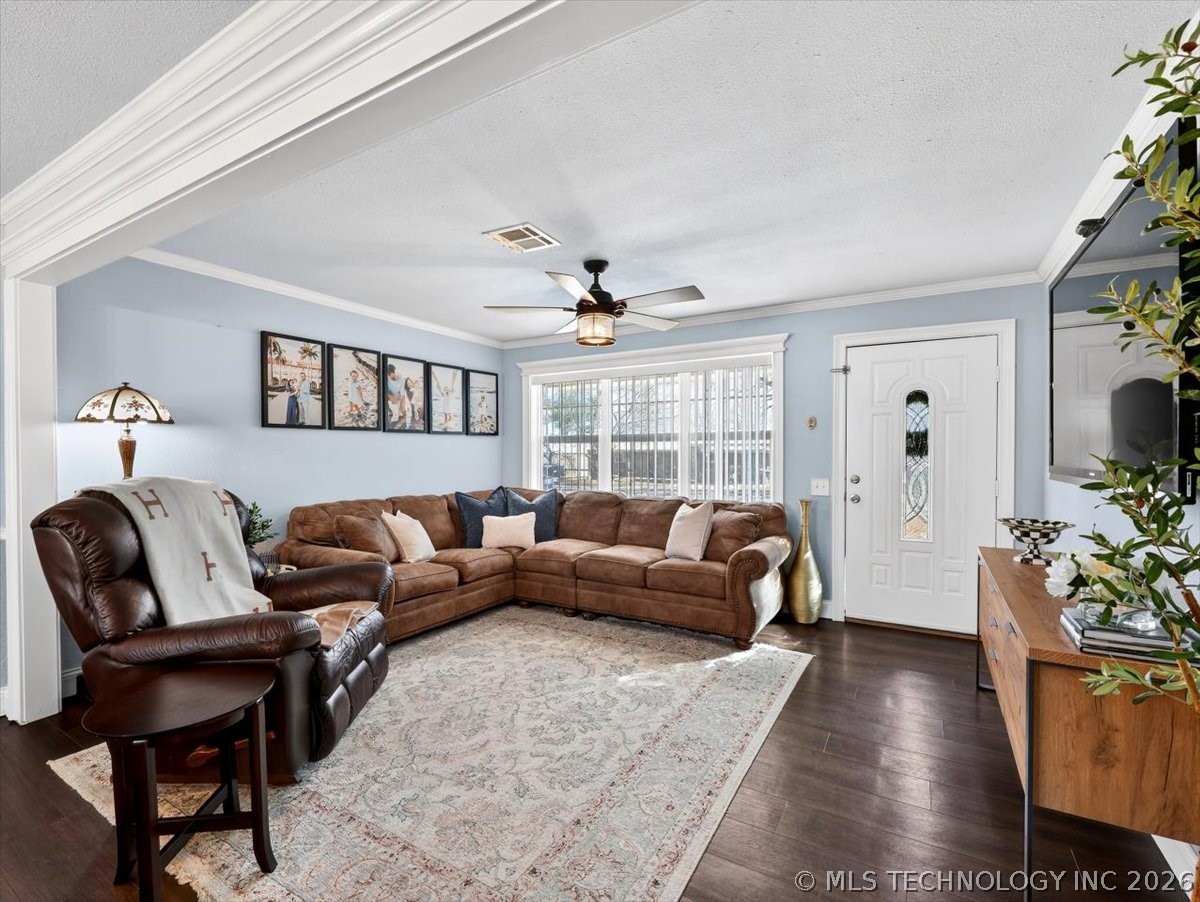 706 6th Avenue Property Photo 13