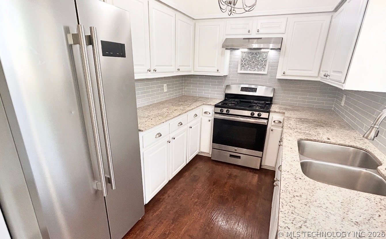 421 N Cedar Street Property Photo 4