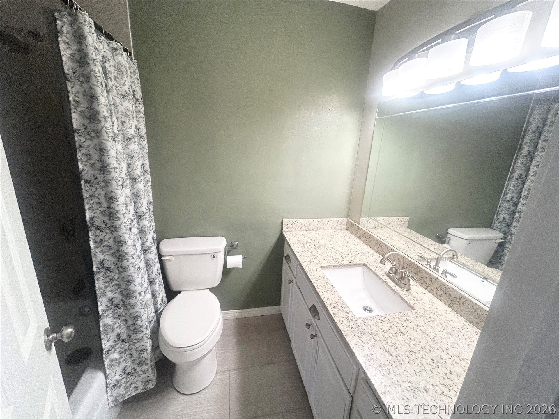 421 N Cedar Street Property Photo 8