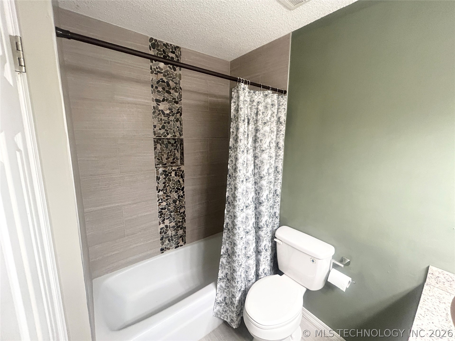 421 N Cedar Street Property Photo 9