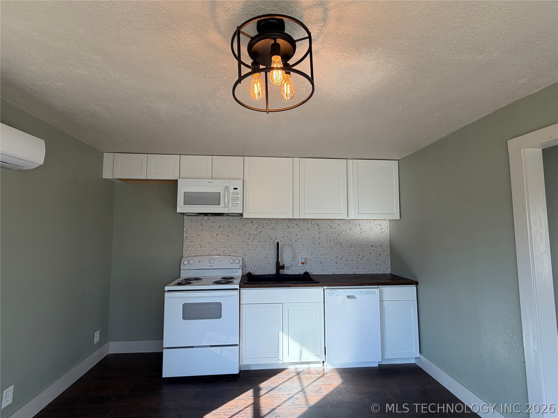 407 E Blair Avenue Property Photo 5