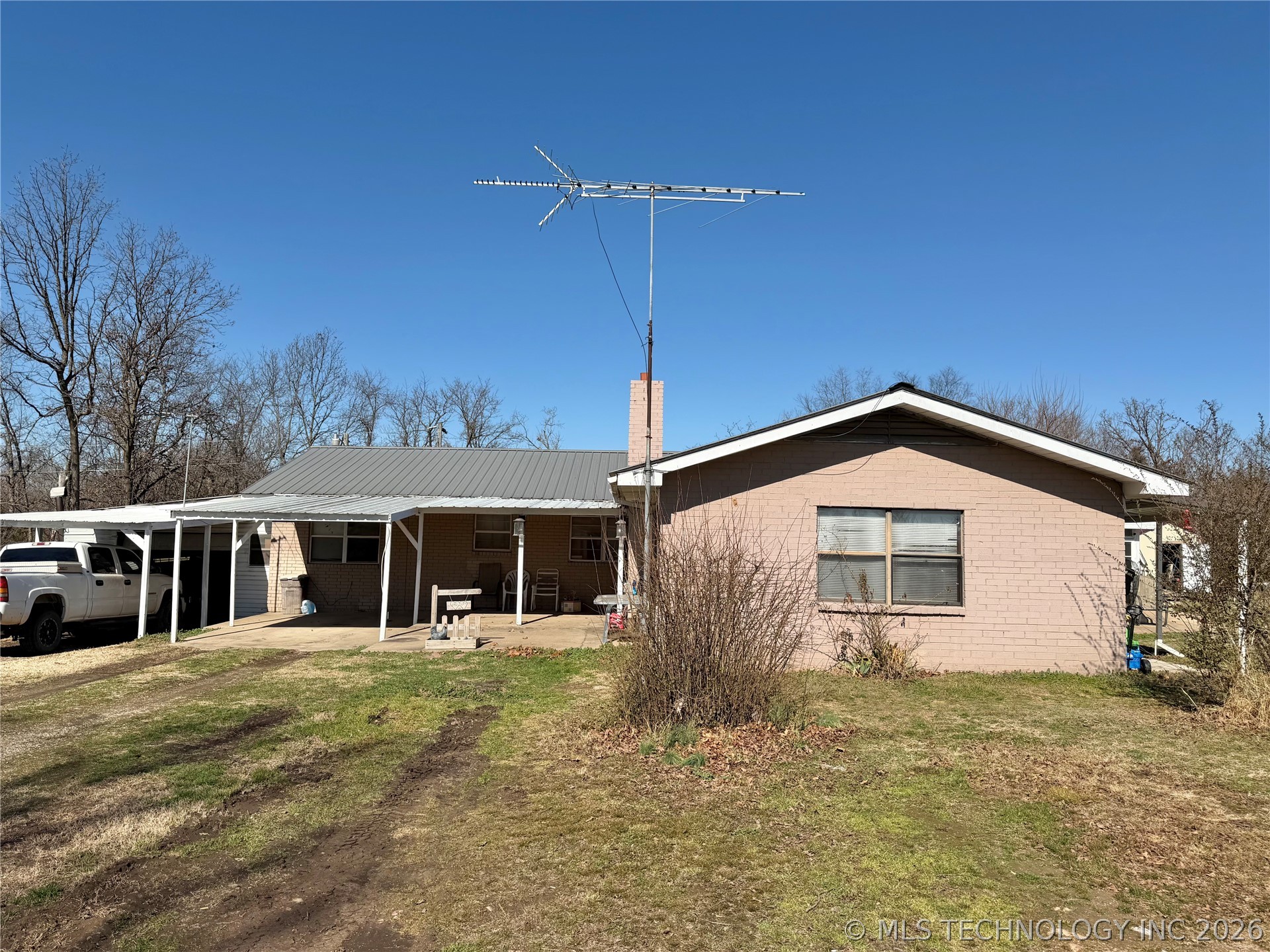 21942 E 510 Road Property Photo 1
