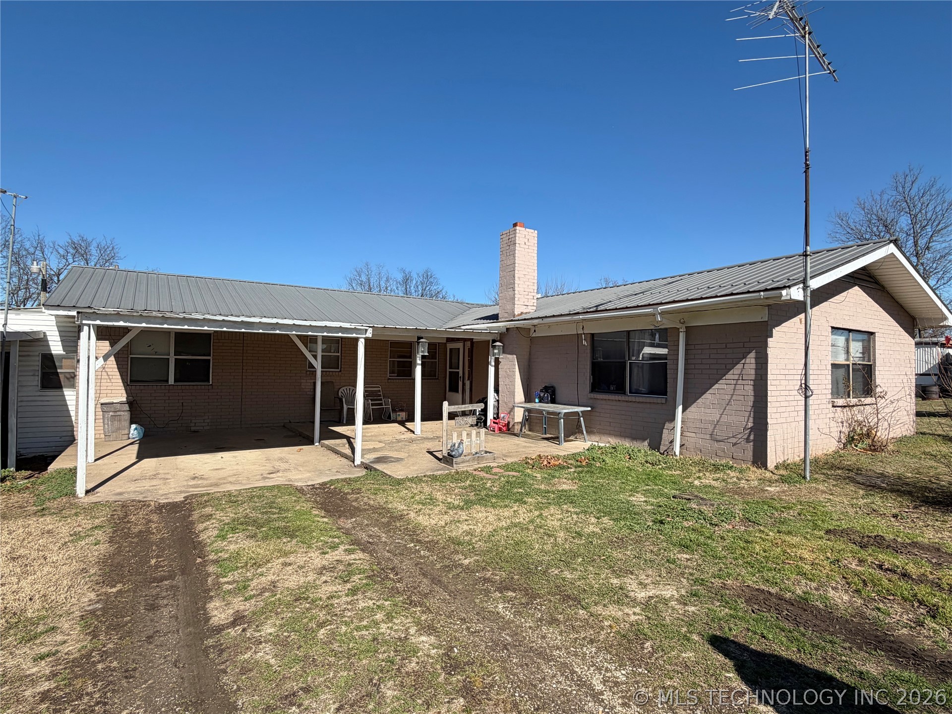 21942 E 510 Road Property Photo 2