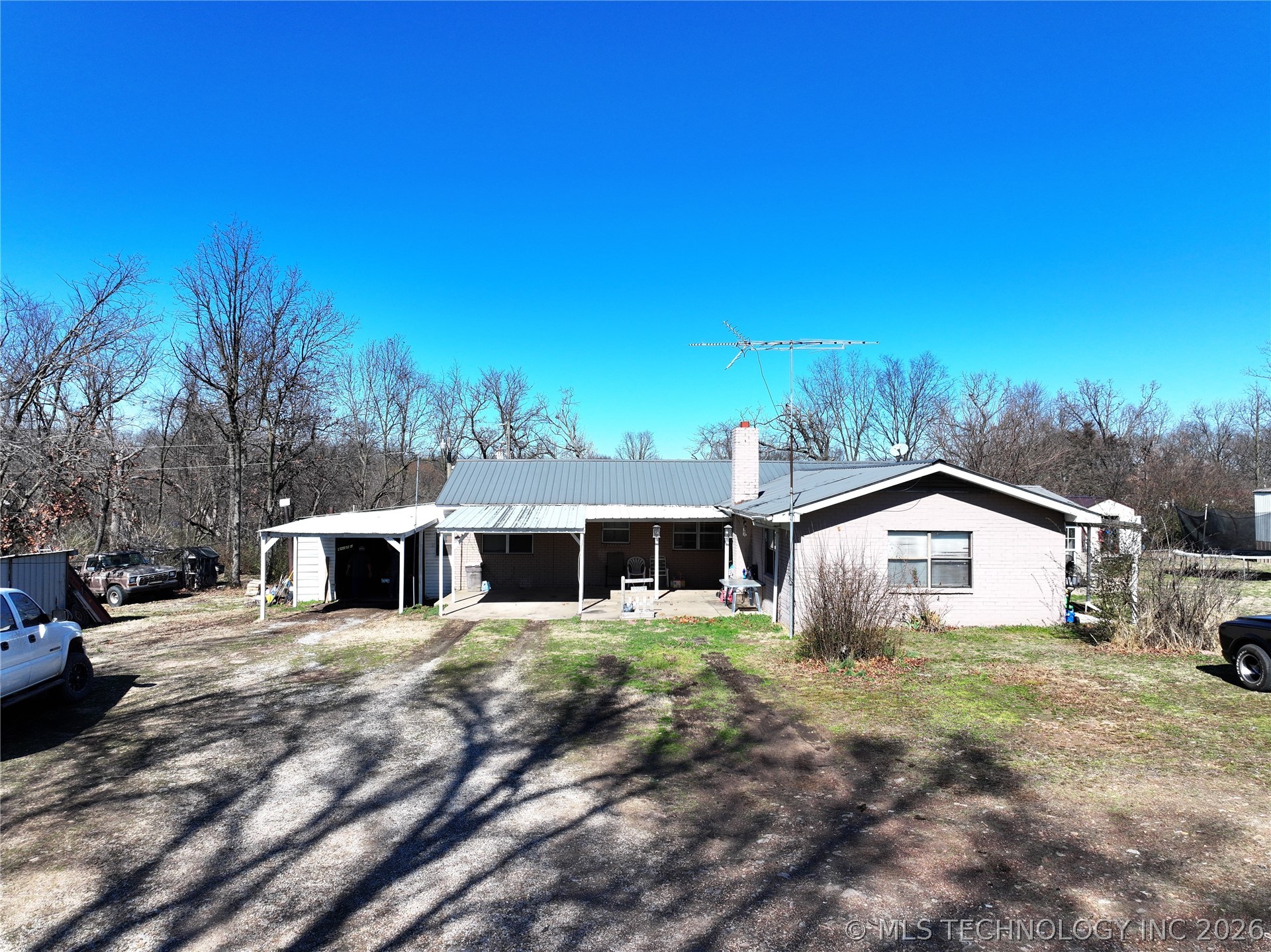 21942 E 510 Road Property Photo 4