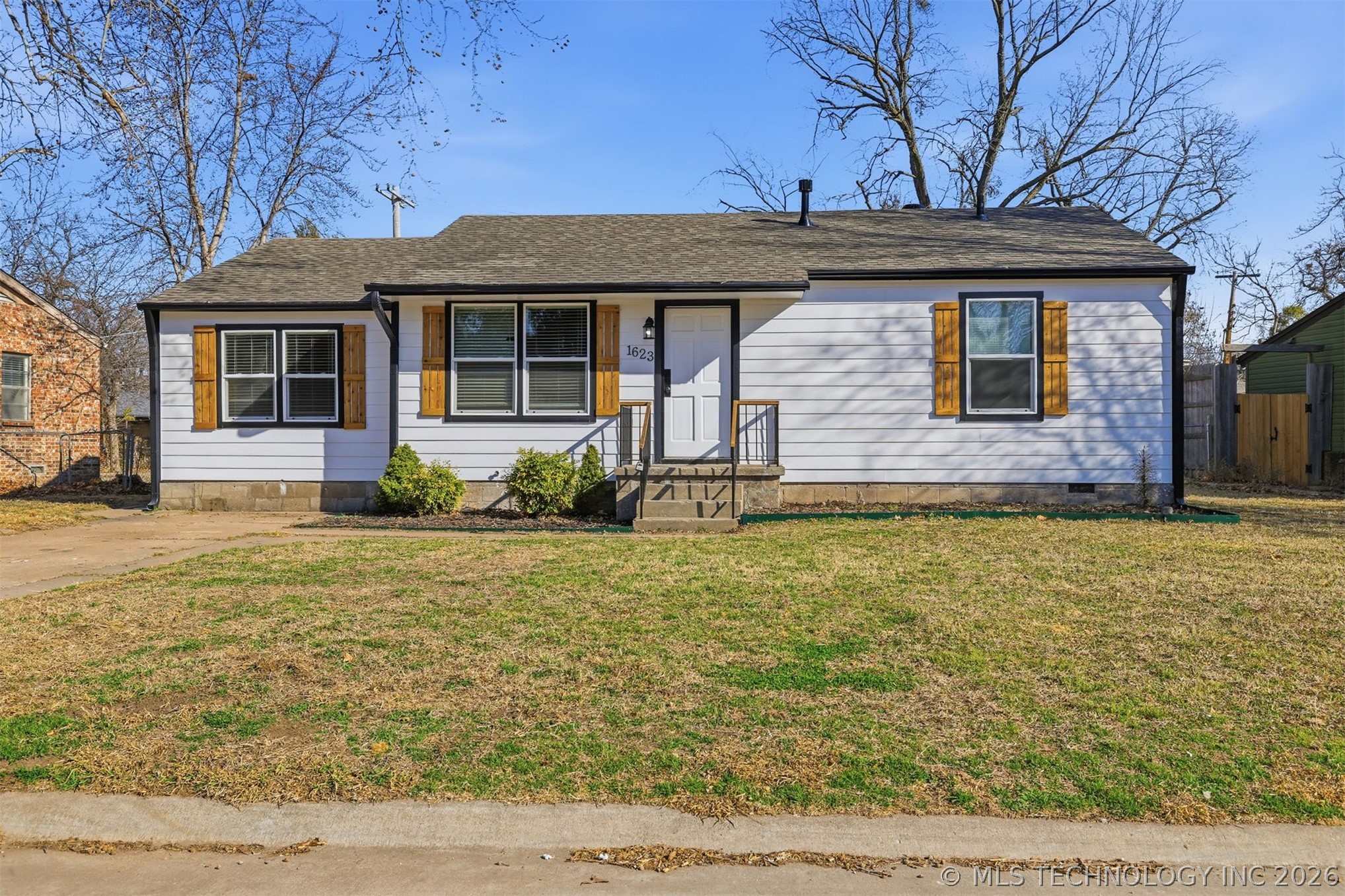 1623 E 45th Place Property Photo 1