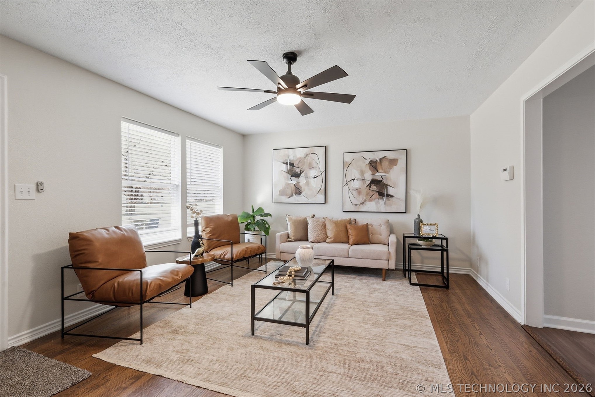 1623 E 45th Place Property Photo 3