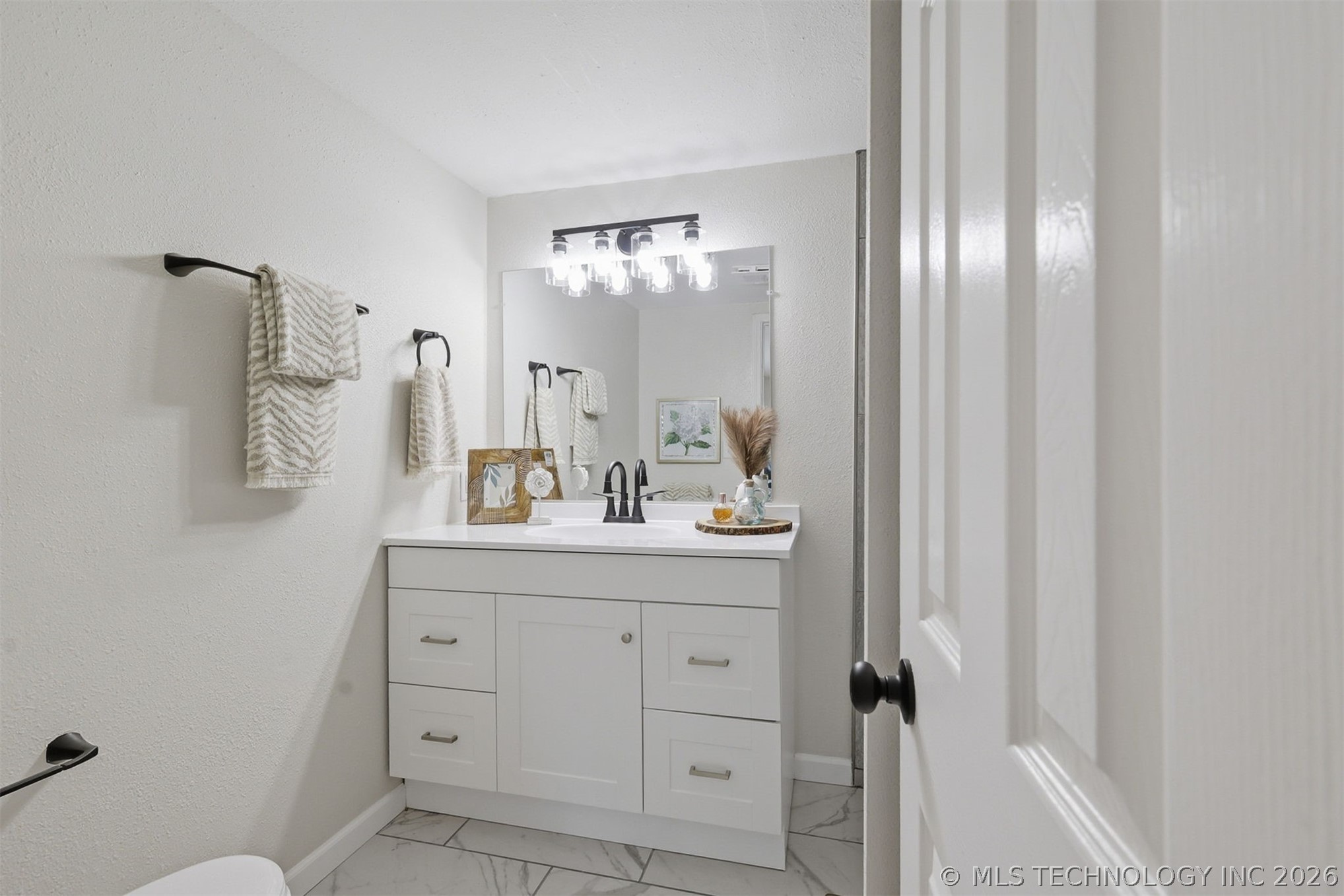 1623 E 45th Place Property Photo 12
