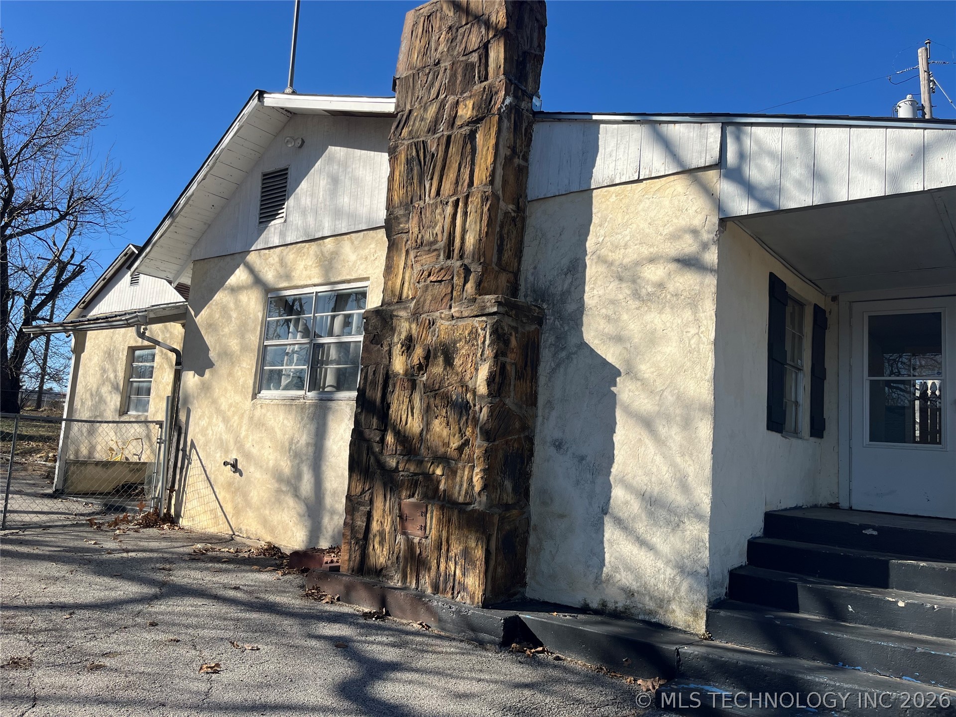 3130 W 58th Street Property Photo 5