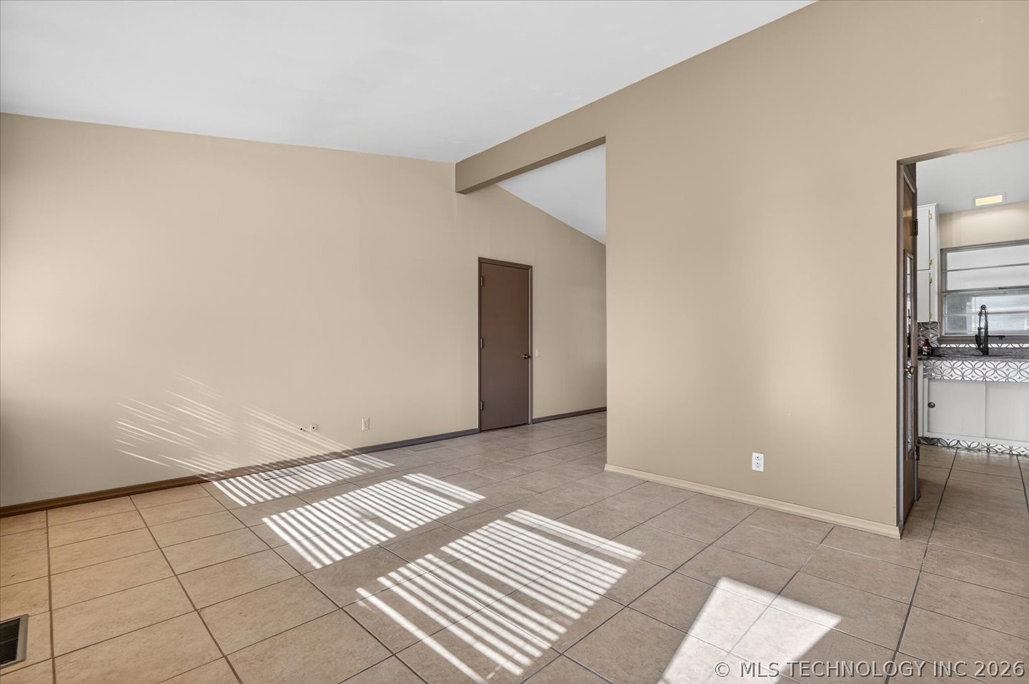 421 Nw Oak Park Road Property Photo 2