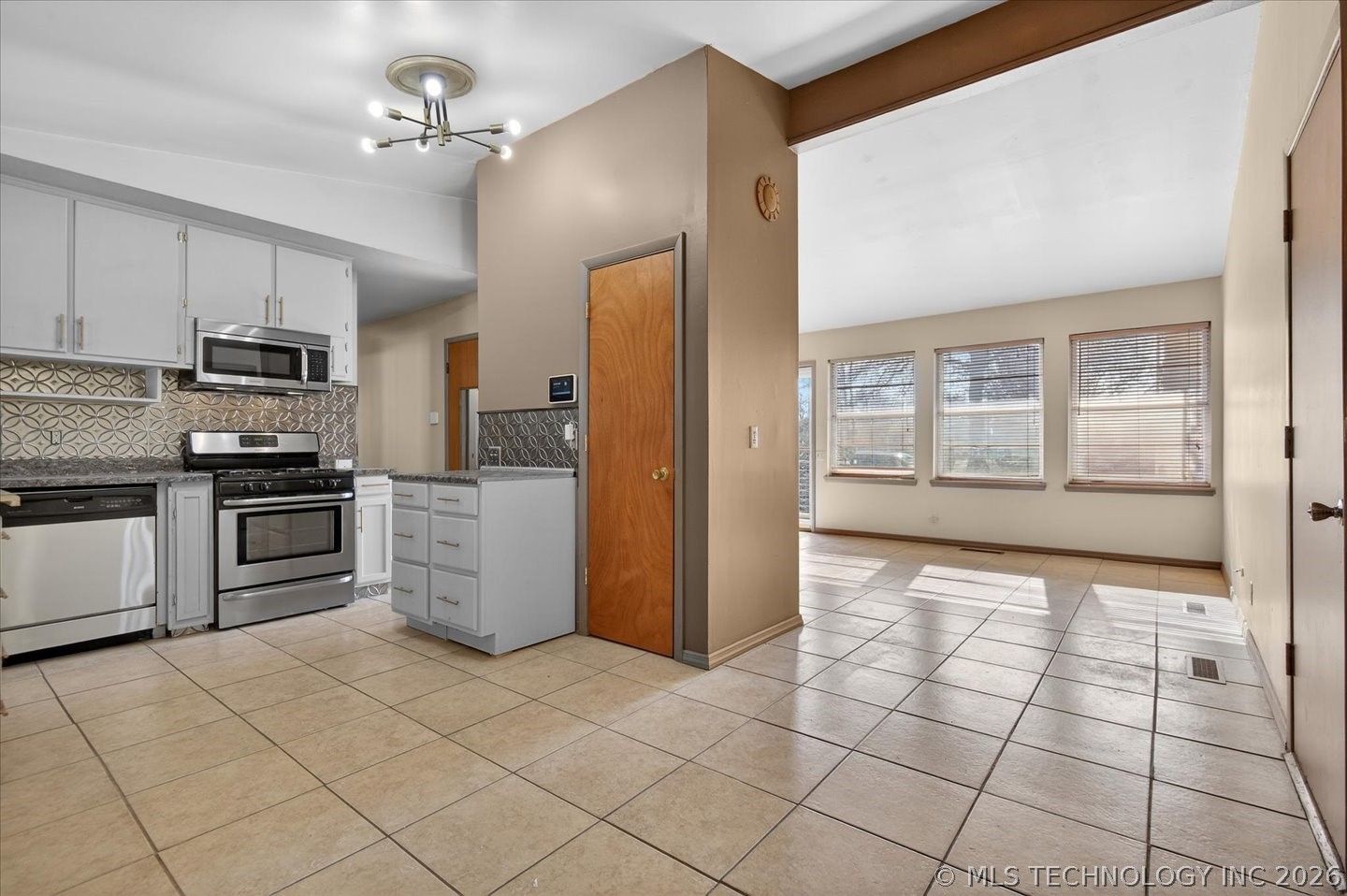421 Nw Oak Park Road Property Photo 4