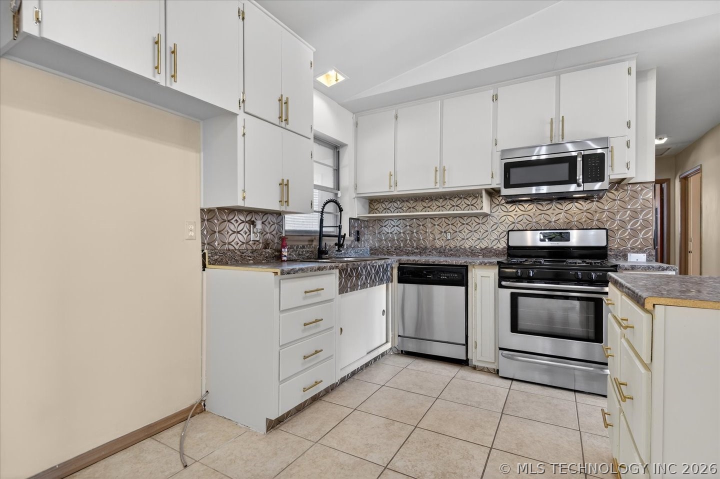 421 Nw Oak Park Road Property Photo 5