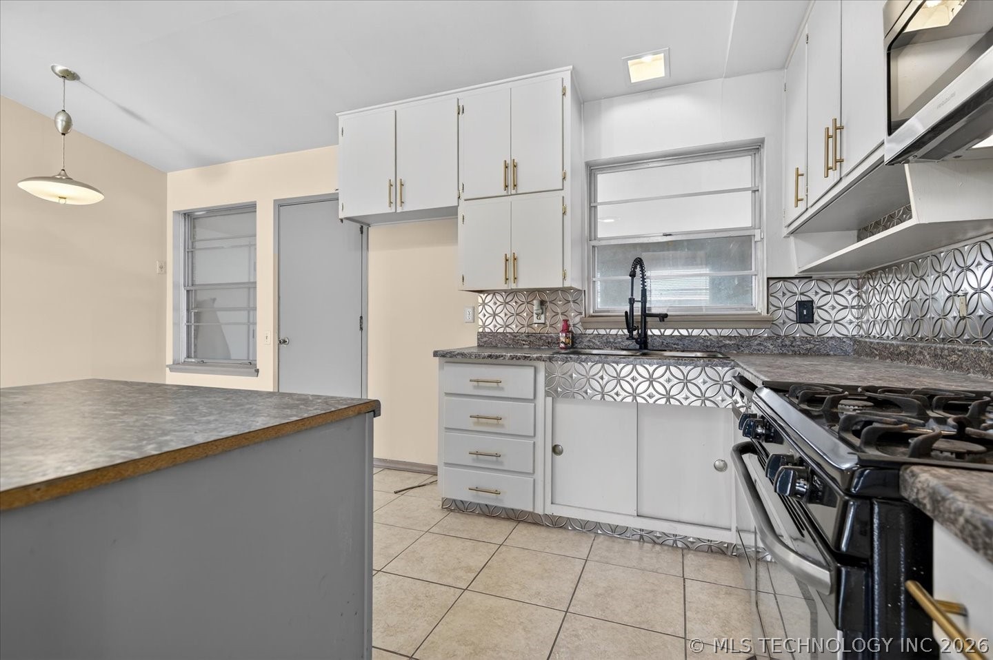 421 Nw Oak Park Road Property Photo 7