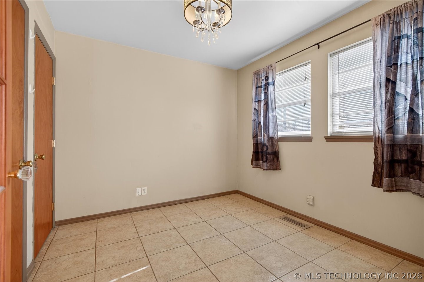 421 Nw Oak Park Road Property Photo 12