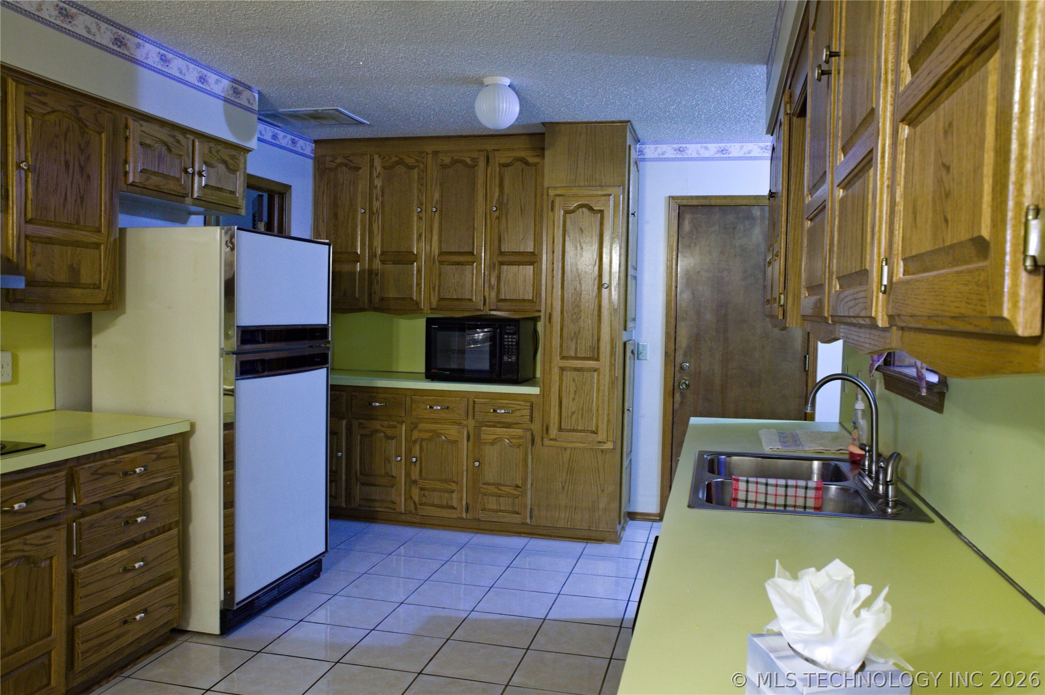 7027 E 47th Street Property Photo 6