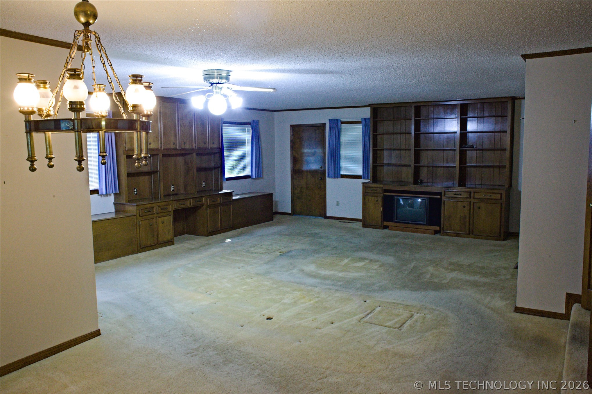 7027 E 47th Street Property Photo 7